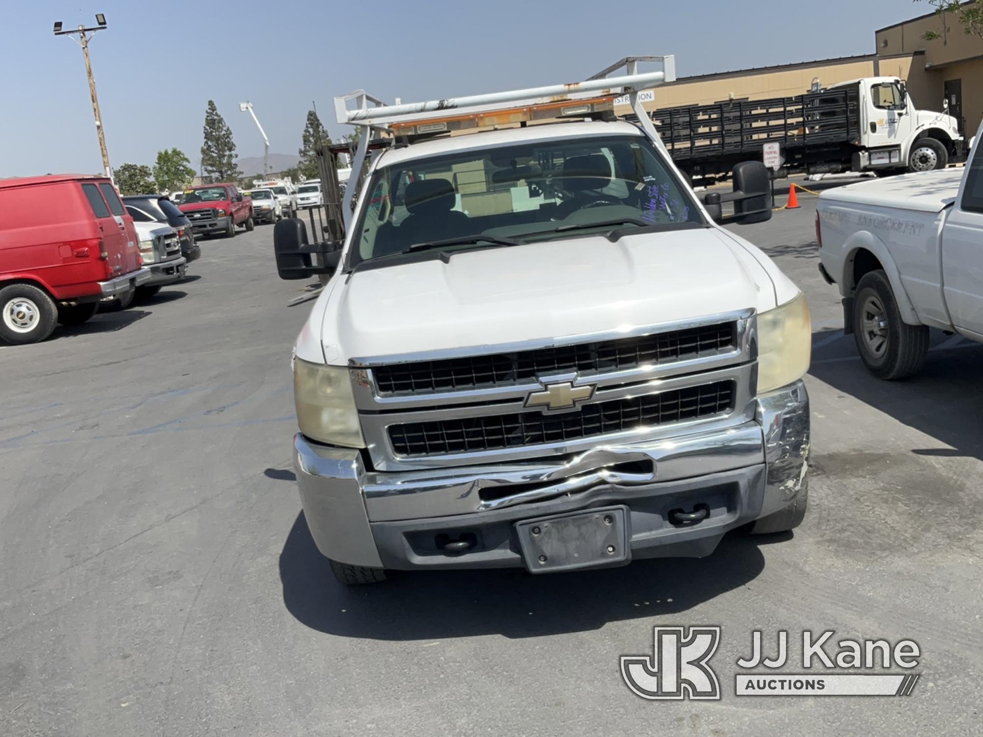 (Jurupa Valley, CA) 2010 Chevrolet Silverado 2500HD Regular Cab Pickup 2-DR Runs & Moves, Check Engi