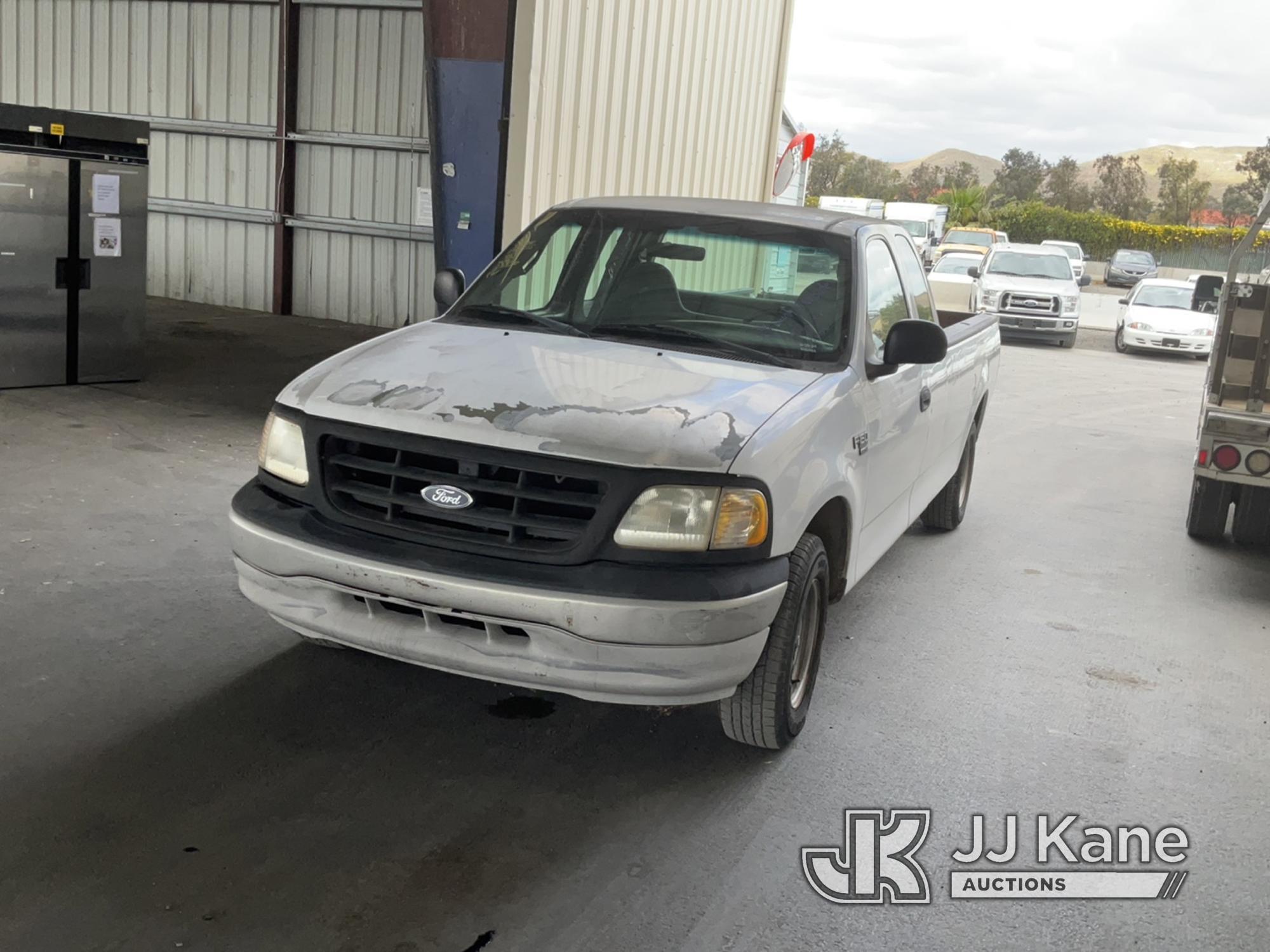 (Jurupa Valley, CA) 2000 Ford F-150 Extended-Cab Pickup Truck Runs & Moves, Paint Damage