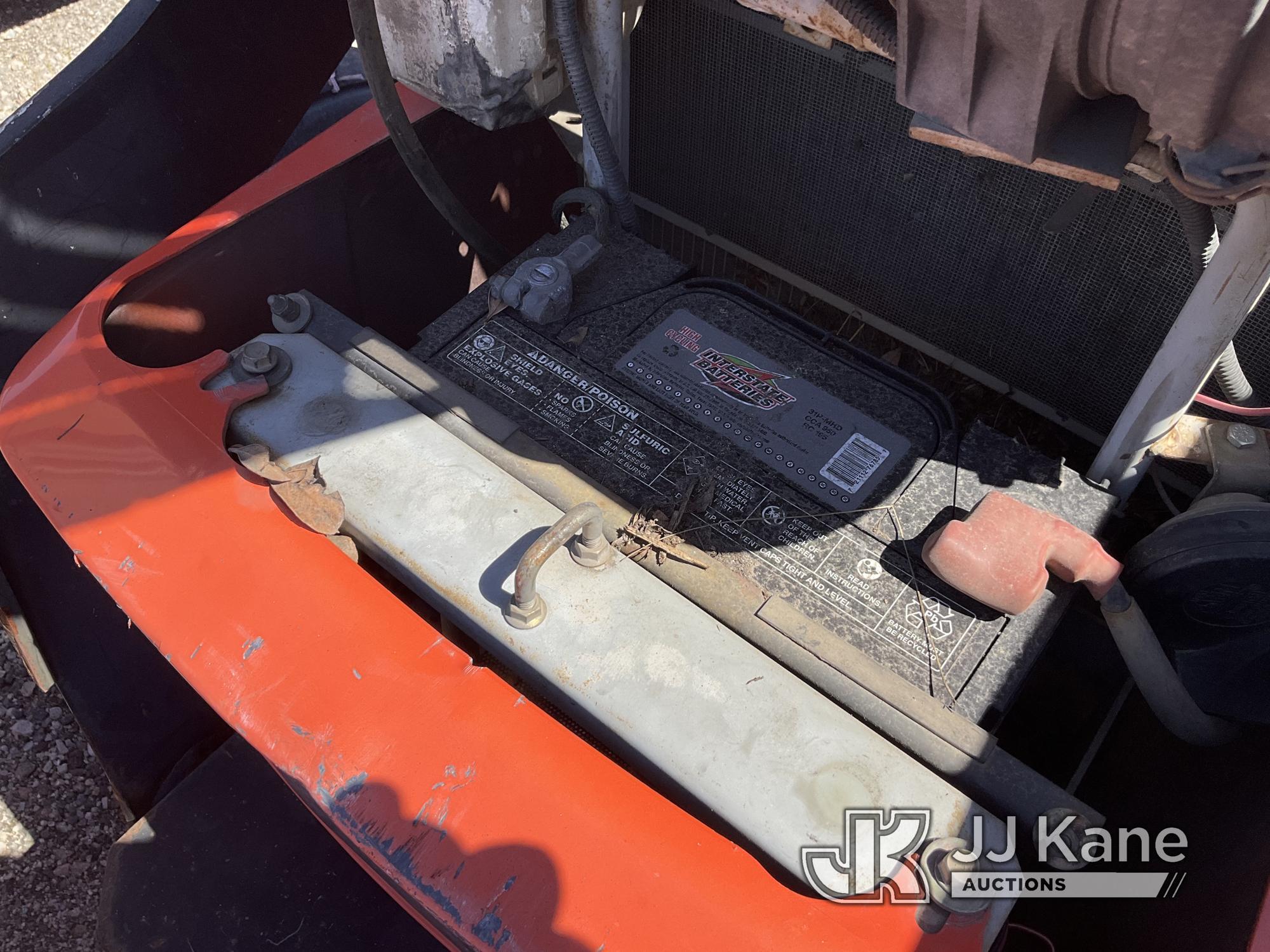 (Jurupa Valley, CA) 1985 Kubota M570 Tractor Loader (Bill of Sale). Runs does not Drive