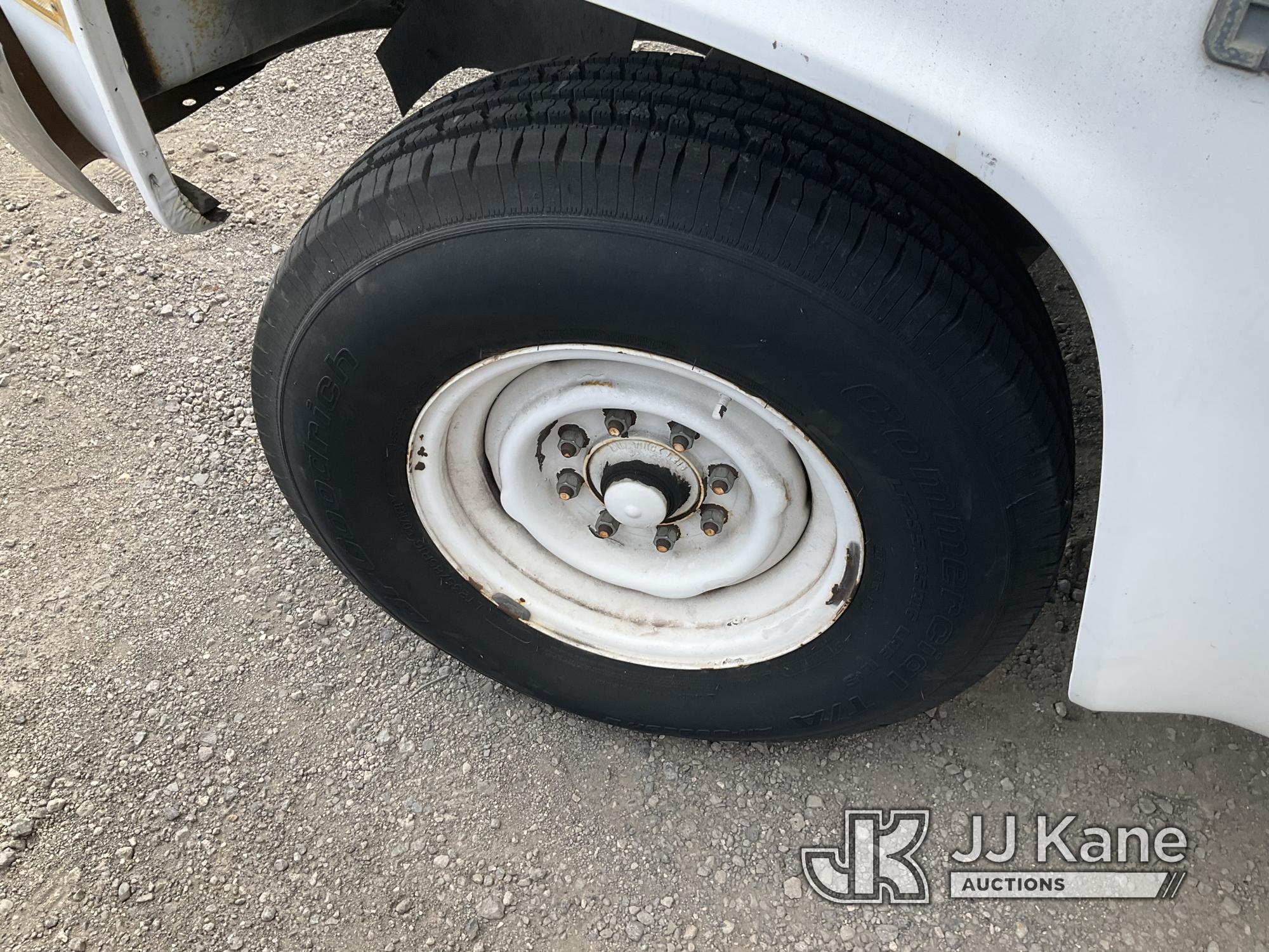 (Jurupa Valley, CA) 1987 Chevrolet R20 Regular Cab Pickup 2-DR Not Running, Interior Stripped Of Par