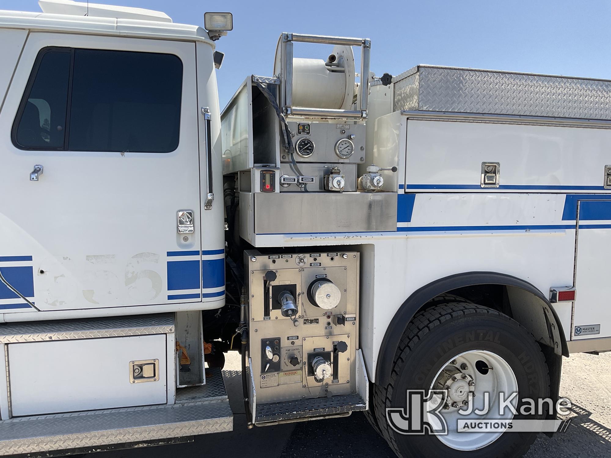 (Jurupa Valley, CA) 1998 International 4800 4x4 Pumper/Fire Truck Runs & Moves