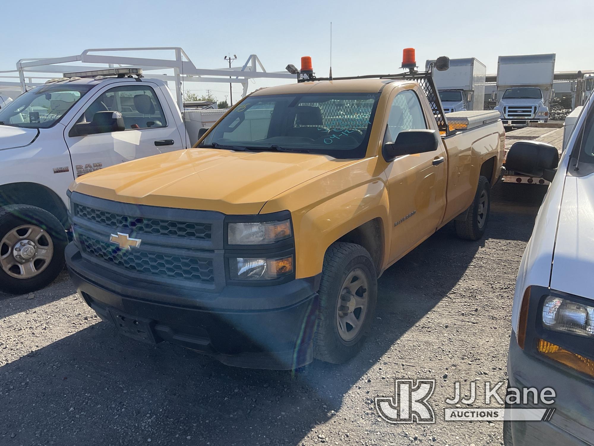 (Jurupa Valley, CA) 2015 Chevrolet Silverado 1500 Pickup Truck Runs & Moves