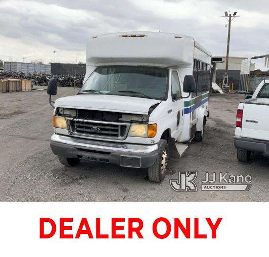 (Jurupa Valley, CA) 2006 Ford E350 Cutaway Runs & Moves, Paint Damage, Bad Charging System