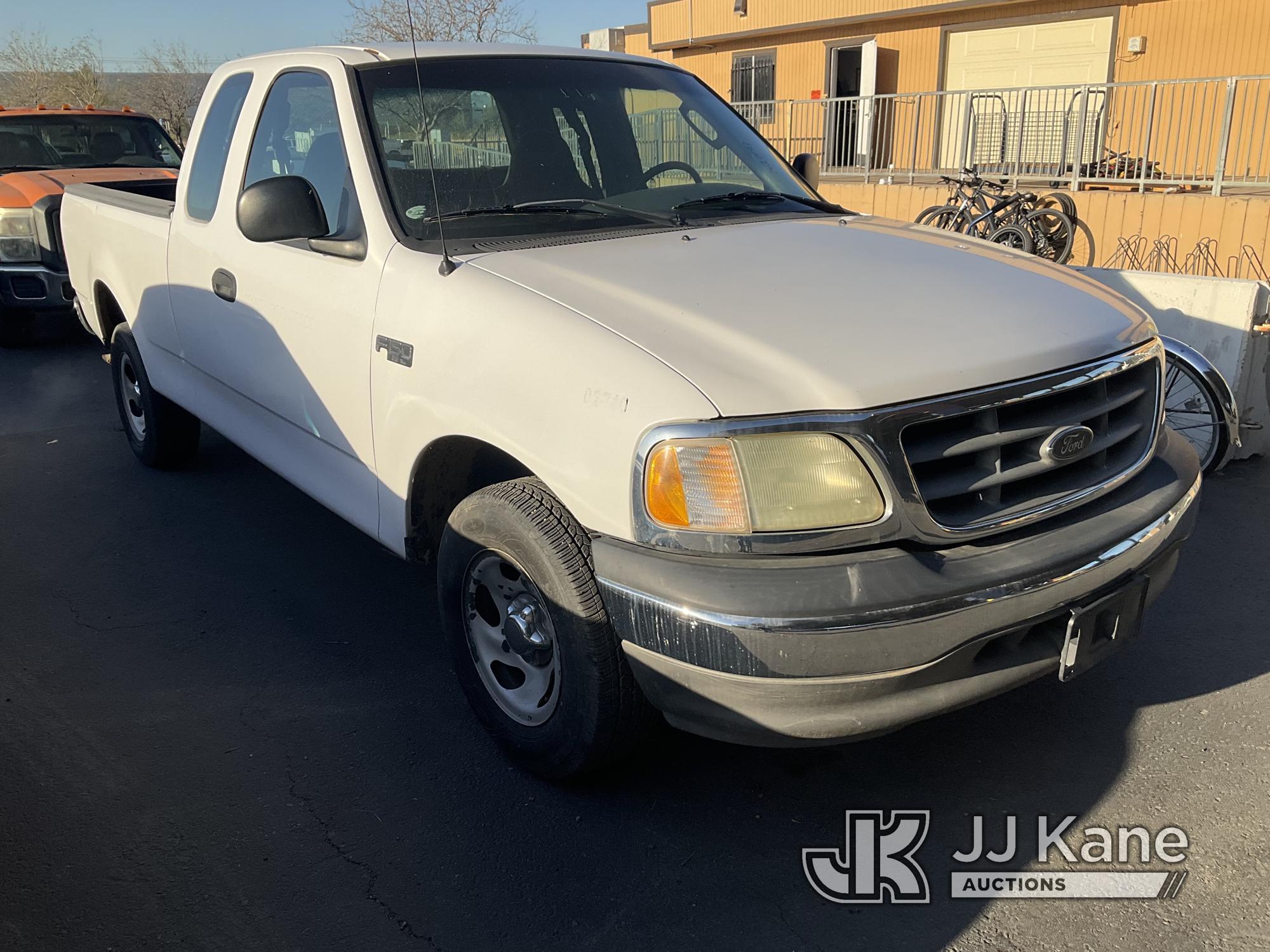 (Jurupa Valley, CA) 2002 Ford F150 XL Extended-Cab Pickup Truck Runs & Moves