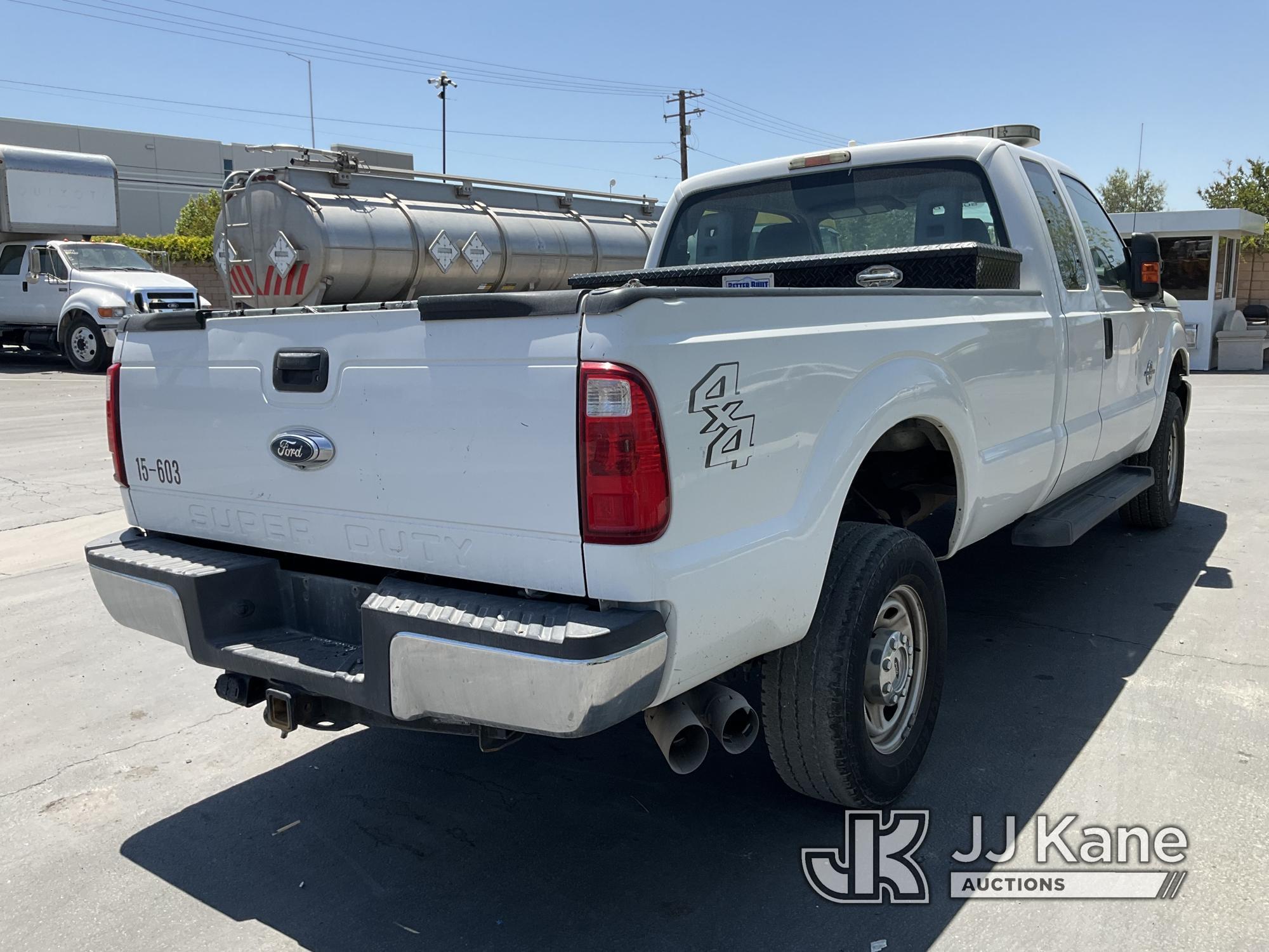 (Jurupa Valley, CA) 2015 Ford F350 4x4 Extended-Cab Pickup Truck Runs & Moves