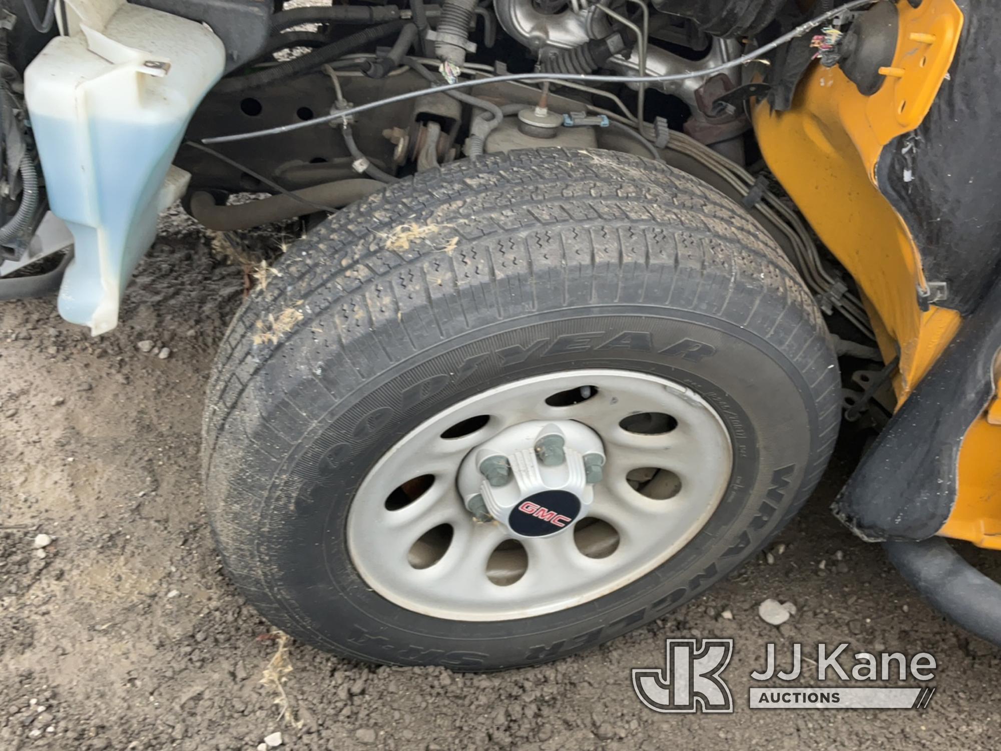 (Jurupa Valley, CA) 2006 GMC SIERRA 1500 Pickup Truck Wrecked, Not Running, No Key, Missing Parts, B