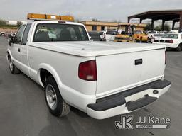 (Jurupa Valley, CA) 2000 Chevrolet S10 Extended-Cab Pickup Truck Runs & Moves, Driver side Mirror Is