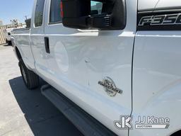 (Jurupa Valley, CA) 2015 Ford F350 4x4 Extended-Cab Pickup Truck Runs & Moves