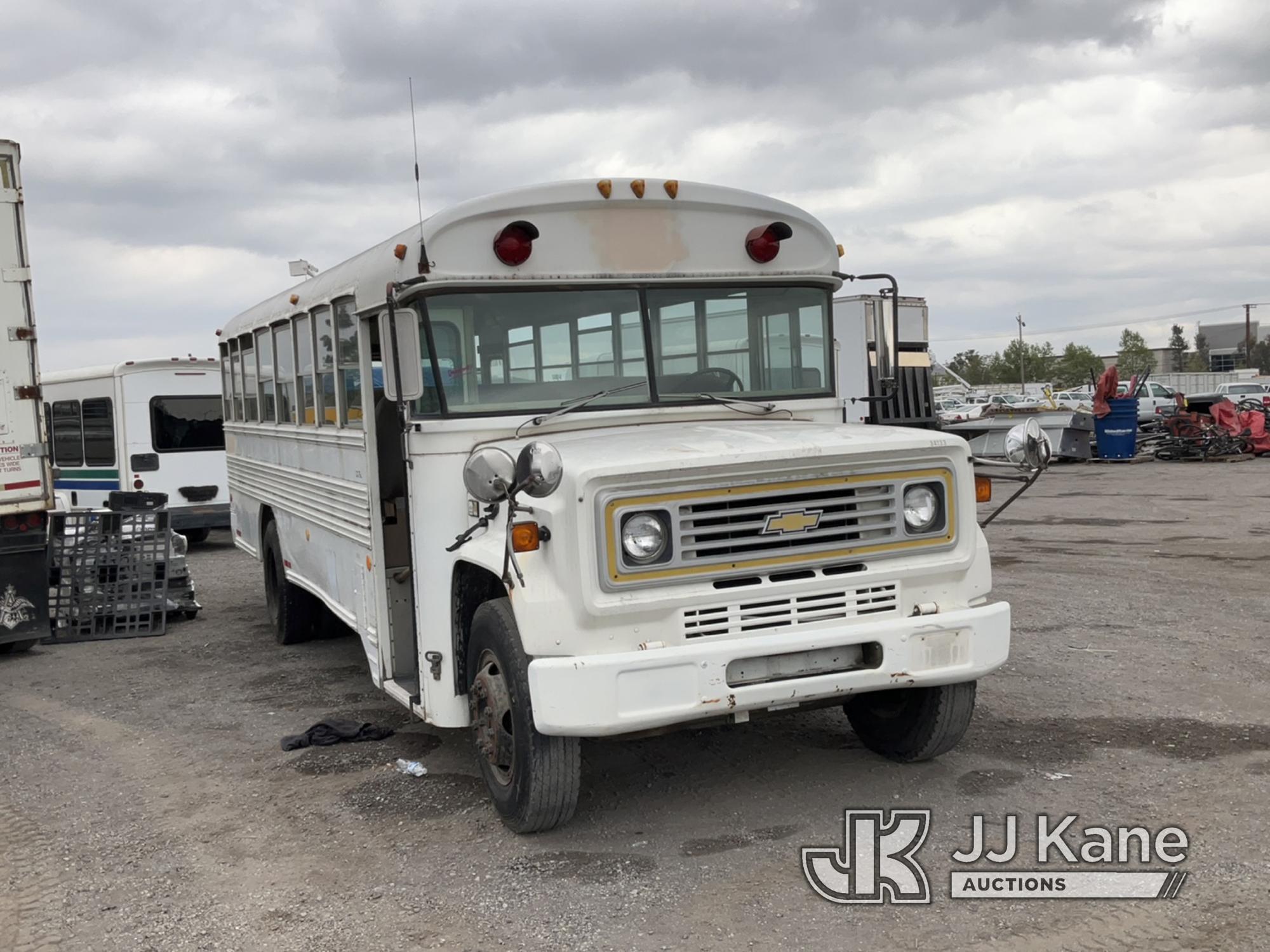 (Jurupa Valley, CA) 1990 Chevrolet 54 Passenger Passenger Bus Not Running, Paint Is Sun Damaged