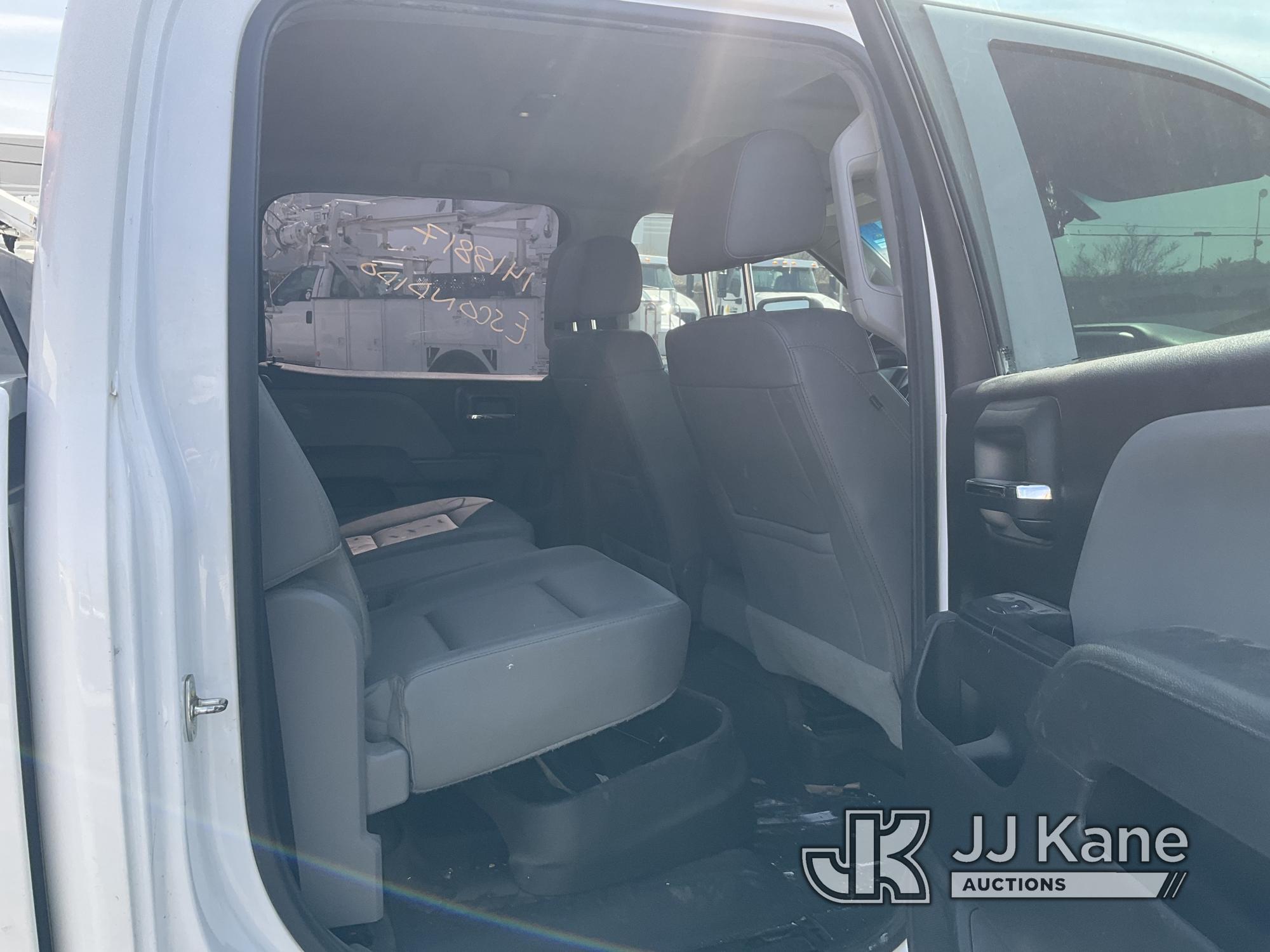 (Jurupa Valley, CA) 2019 Chevrolet Silverado 2500HD 4x4 Crew-Cab Pickup Truck Runs & Moves