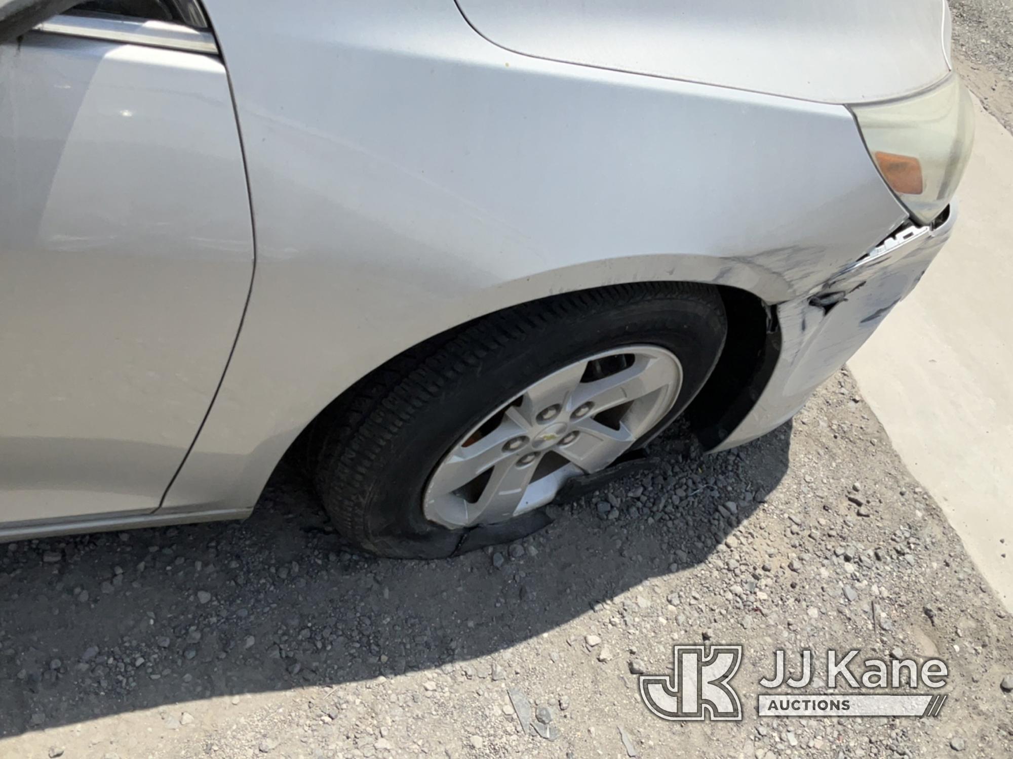 (Jurupa Valley, CA) 2015 Chevrolet Malibu LS 4-Door Sedan Not Running , Wrecked, Paint Damage, Body