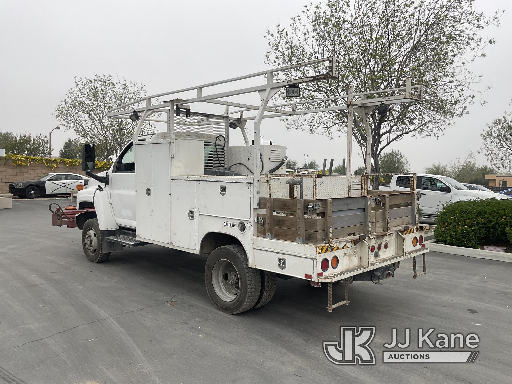 (Jurupa Valley, CA) 2007 GMC C5C042 Utility Truck Runs & Moves, Engine Runs Rough