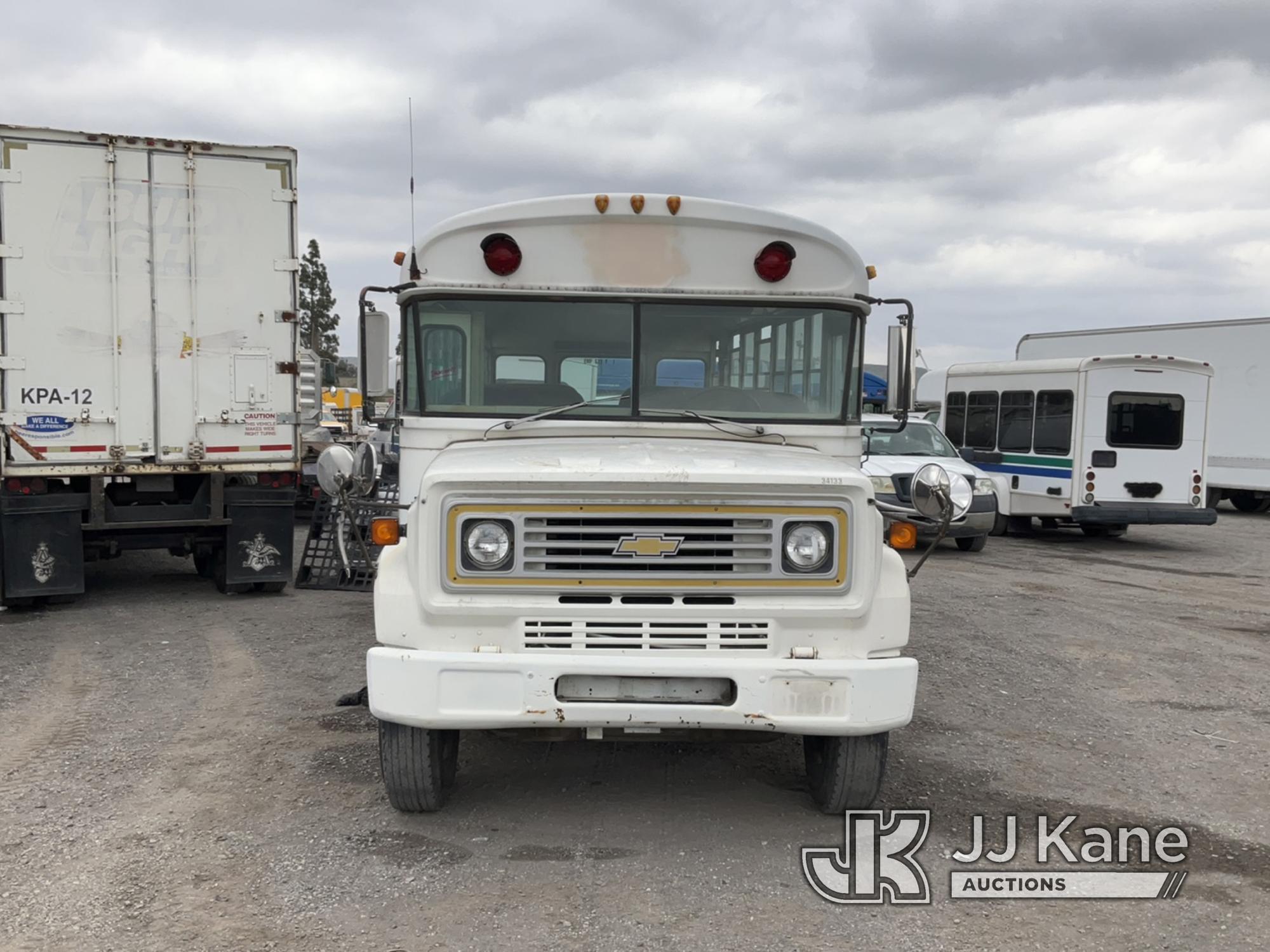 (Jurupa Valley, CA) 1990 Chevrolet 54 Passenger Passenger Bus Not Running, Paint Is Sun Damaged