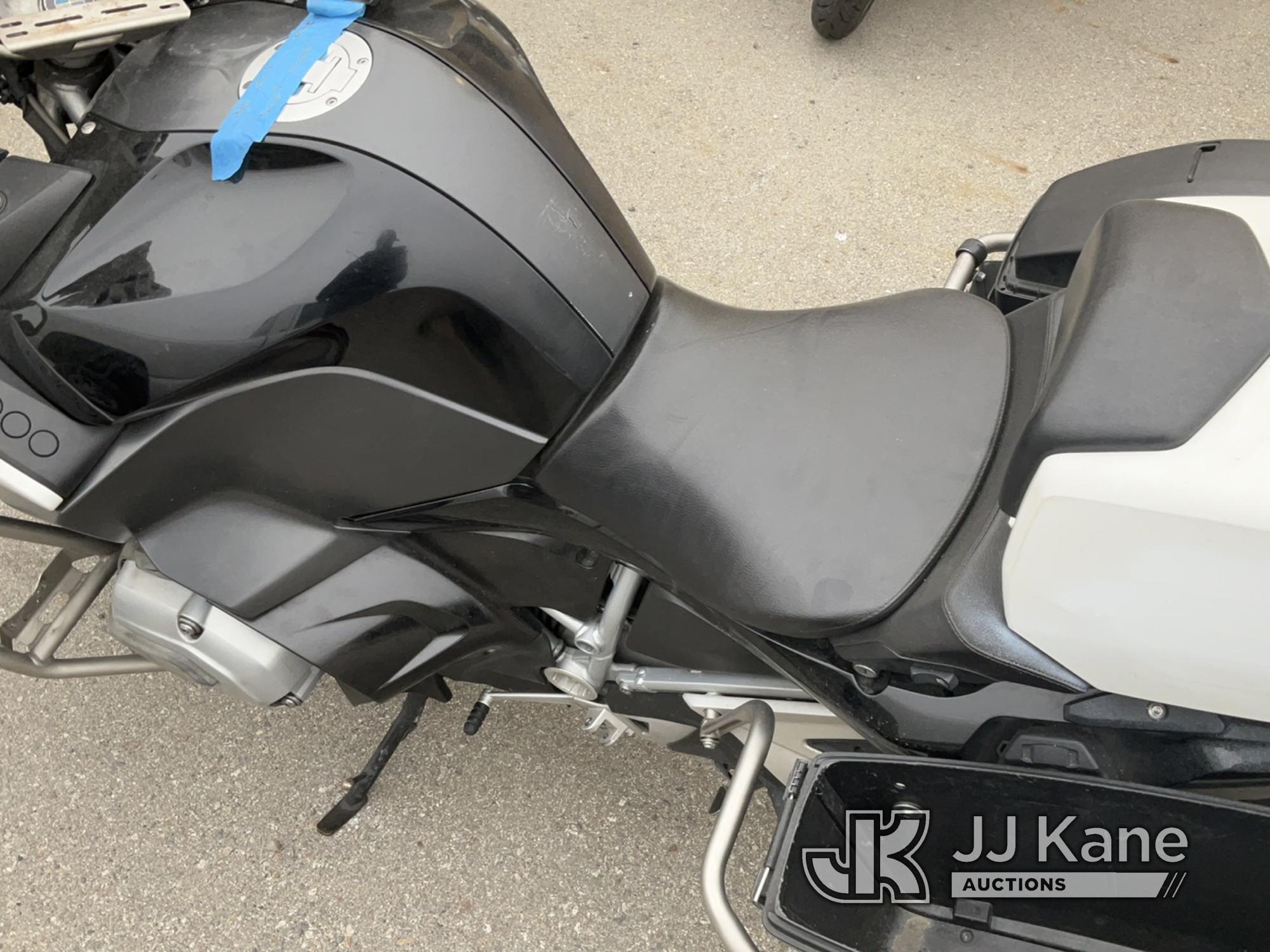 (Jurupa Valley, CA) 2015 BMW R1200RT Motorcycle Not Running , No Key , Stripped Of Parts