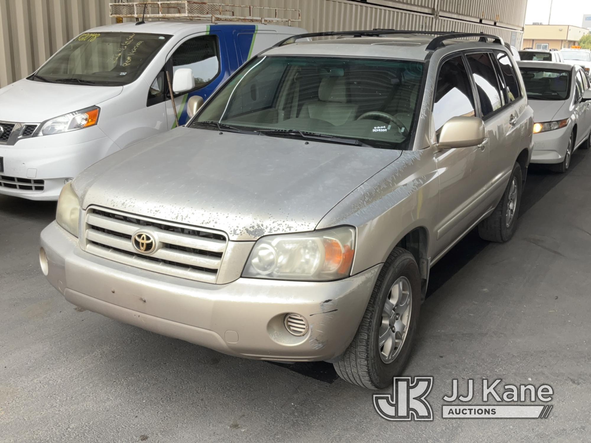 (Jurupa Valley, CA) 2006 Toyota Highlander 4-Door Sport Utility Vehicle Runs & Moves, Paint Damage