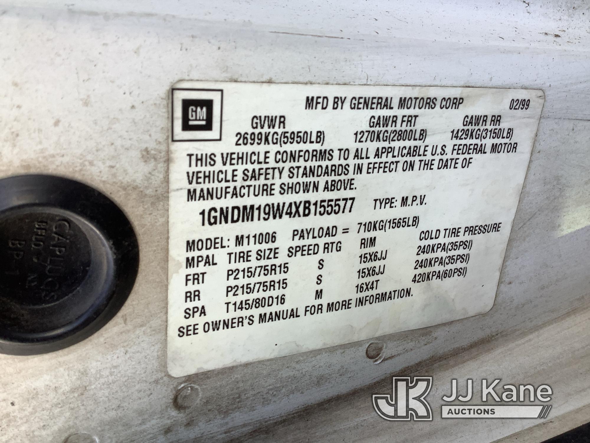 (Jurupa Valley, CA) 1999 Chevrolet Astro Passenger Van Runs & Moves, Back Door Does Not Open