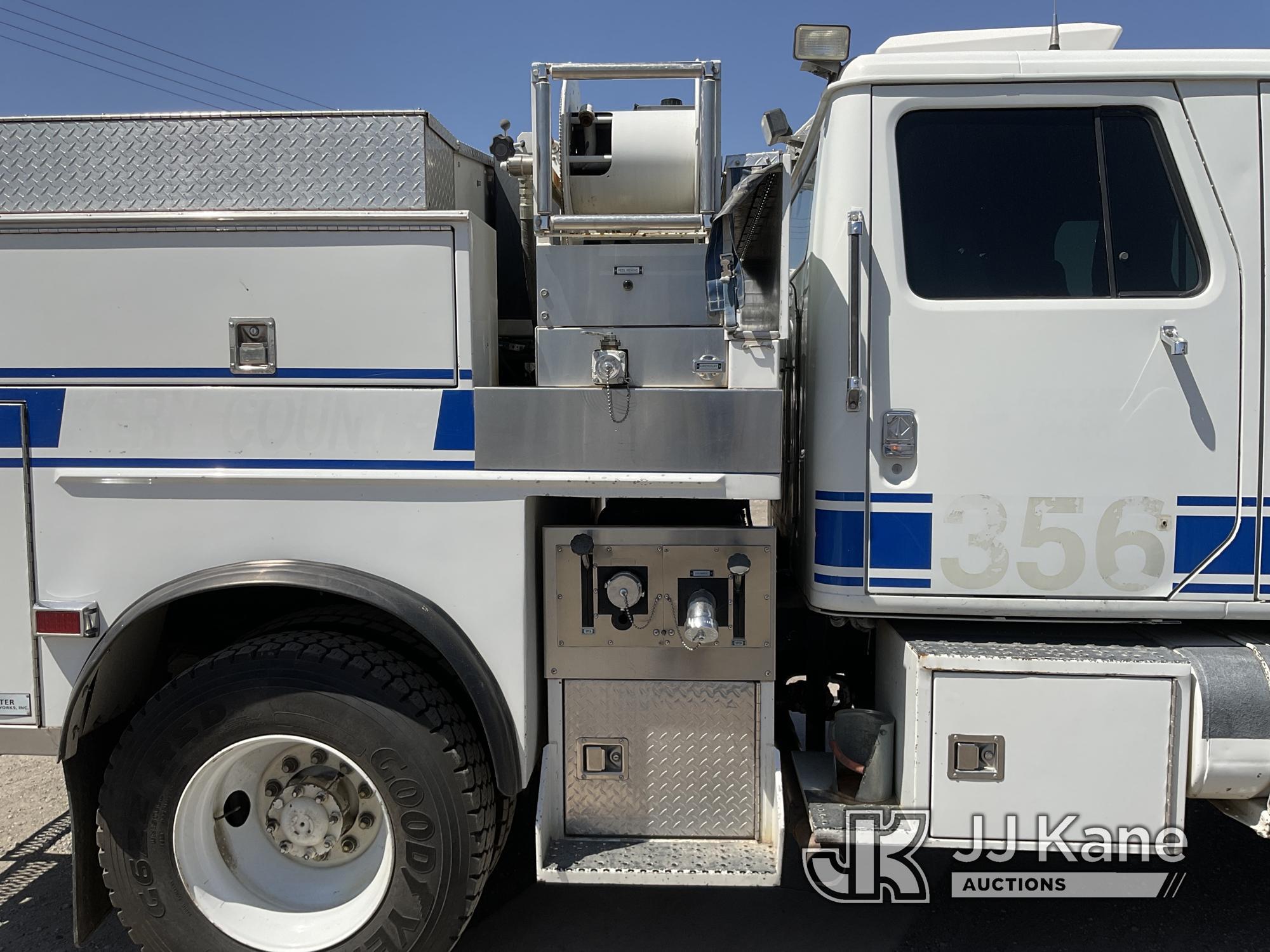 (Jurupa Valley, CA) 1998 International 4800 4x4 Pumper/Fire Truck Runs & Moves