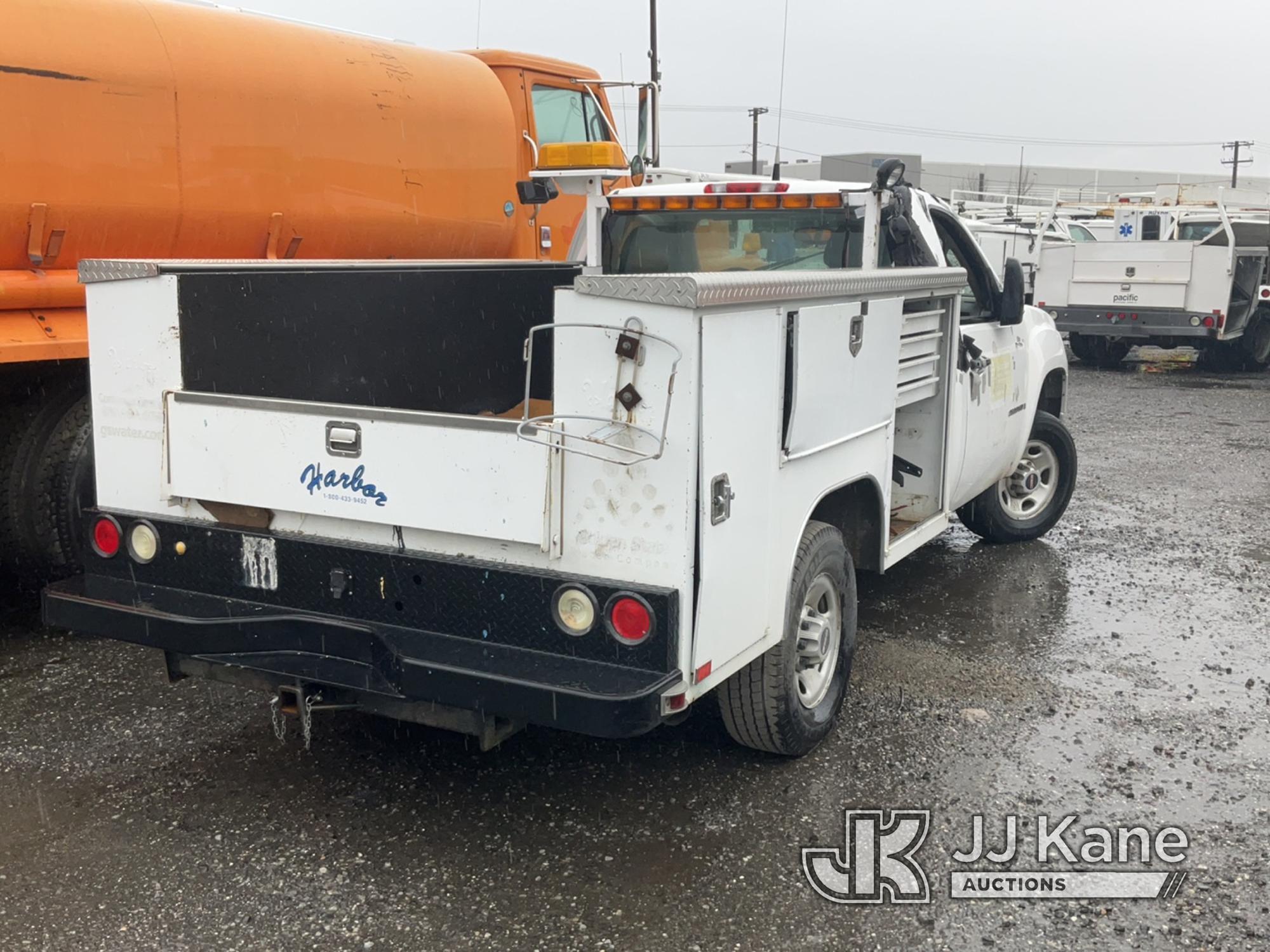 (Jurupa Valley, CA) 2009 GMC Sierra 2500HD 4x4 Service Truck Not Running , No Key, Damaged Parts, Wr