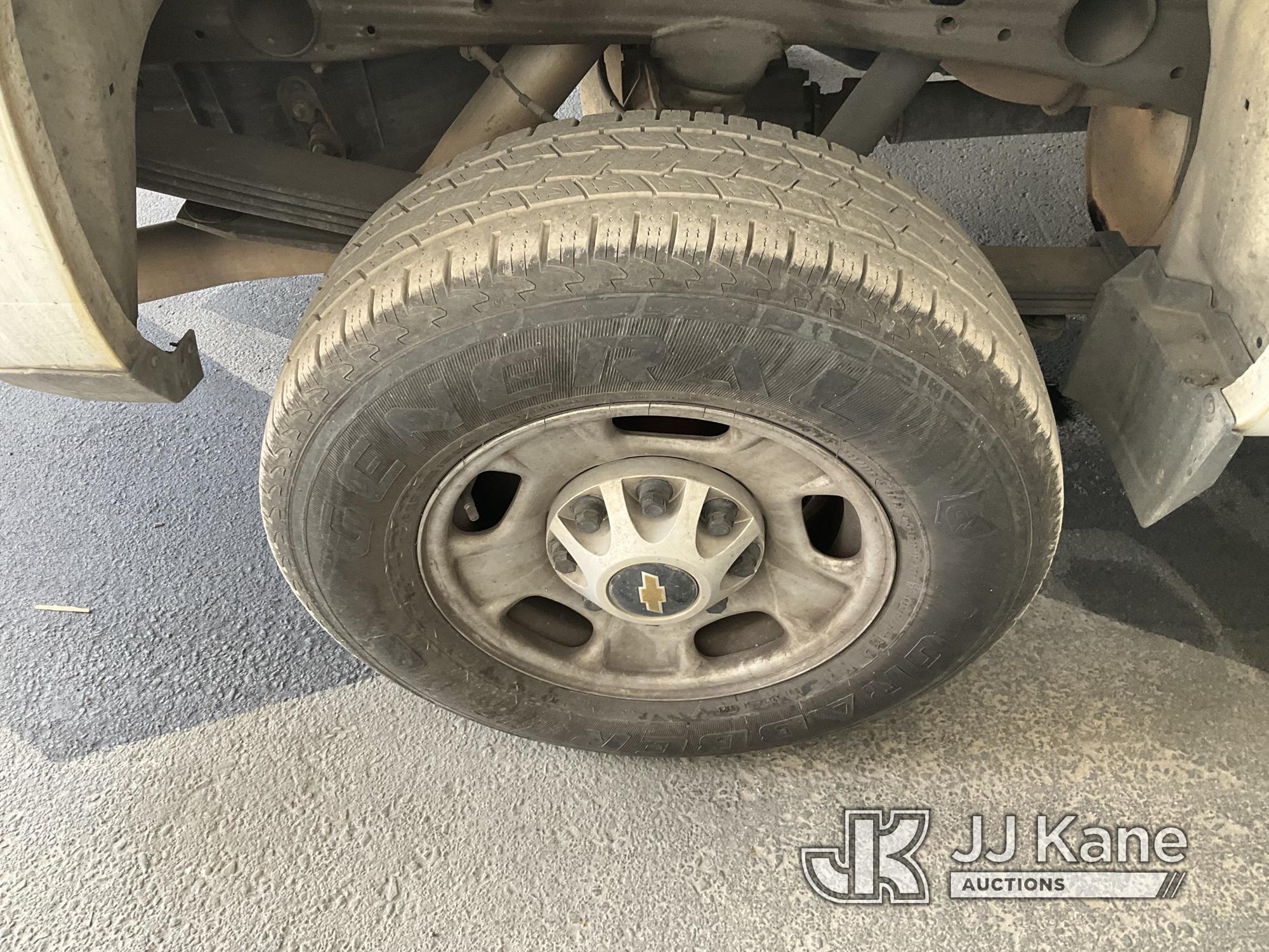 (Jurupa Valley, CA) 2016 Chevrolet Silverado 2500 Crew-Cab Pickup Truck Runs & Moves, cracked Windsh