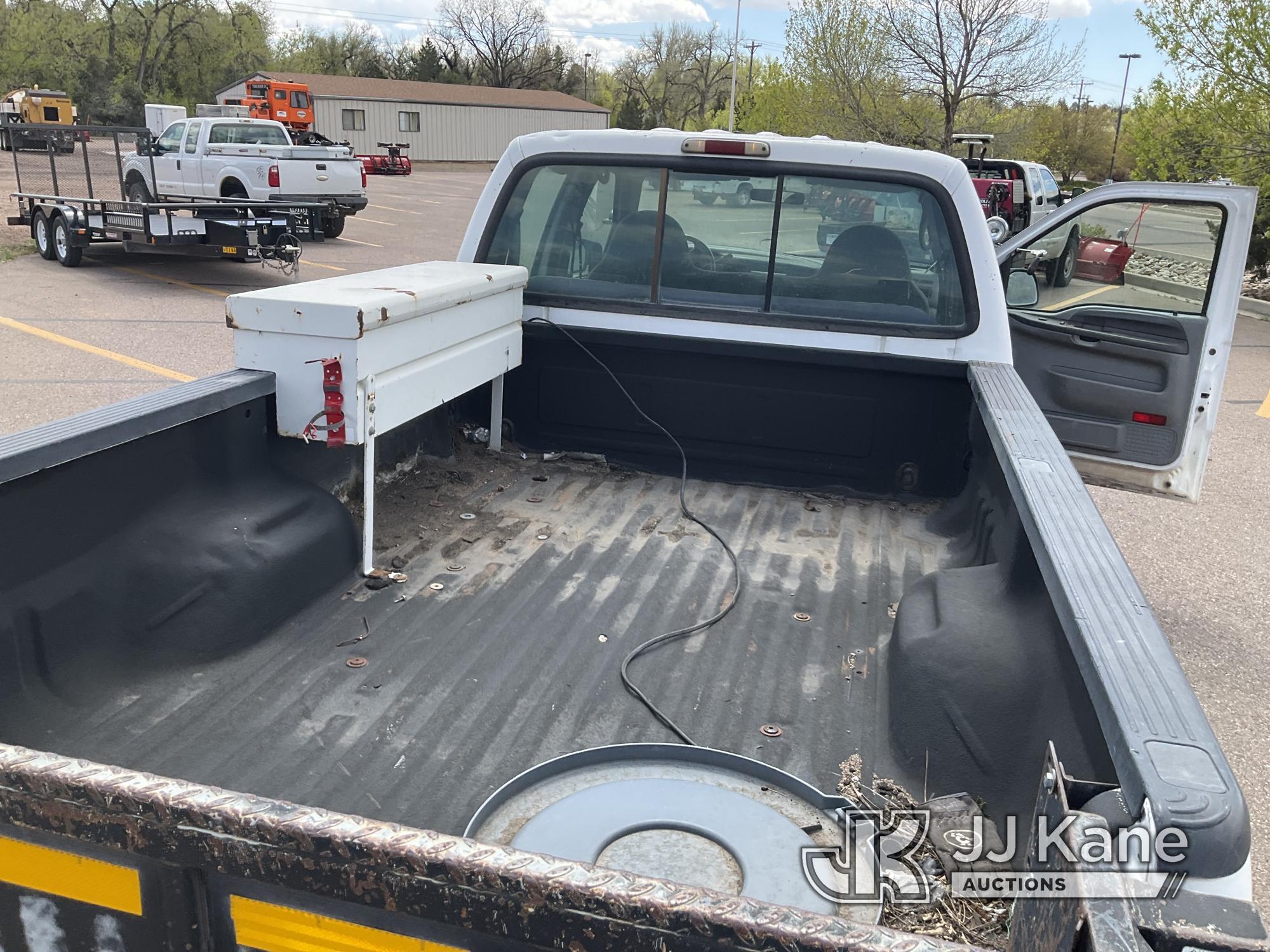 (Castle Rock, CO) 2002 Ford F350 4x4 Crew-Cab Pickup Truck Runs & Moves)( Minor Body/Paint Damage