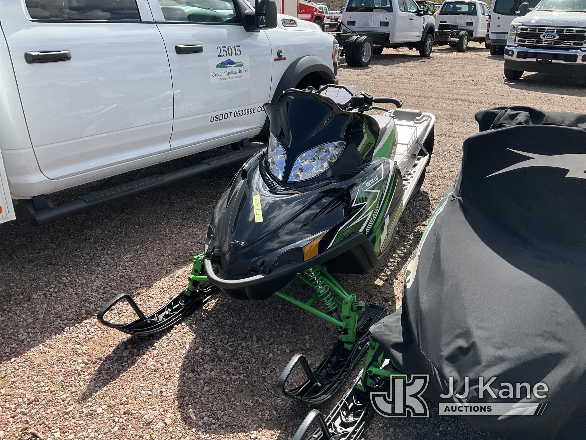 (Castle Rock, CO) 2011 Arctic Cat Snowmobile Not Running, Condition Unknown, Fuel Leak) (Seller Stat