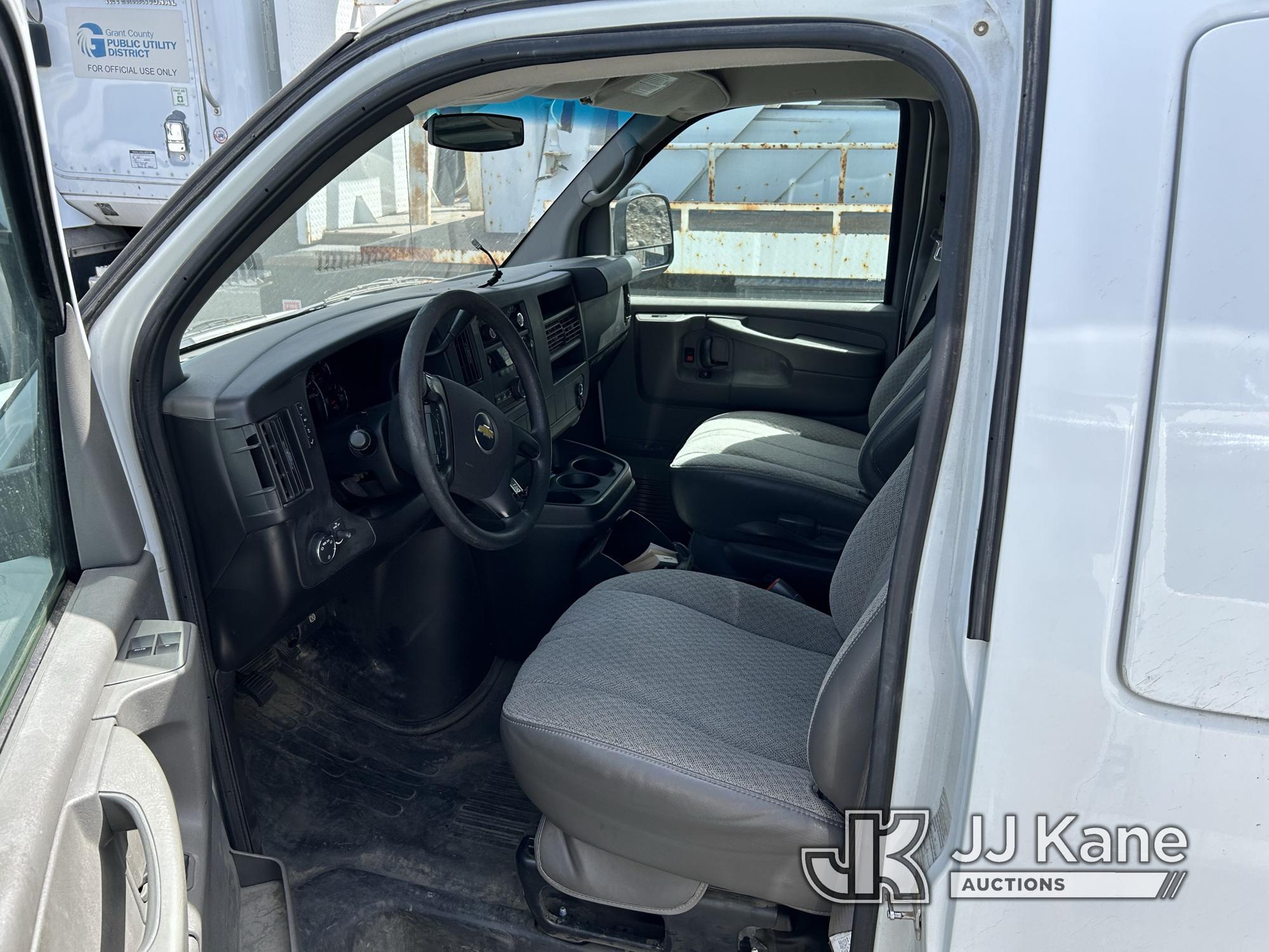 (Ephrata, WA) 2010 Chevrolet Express G2500 AWD Cargo Van Runs & Moves) (Jump to start