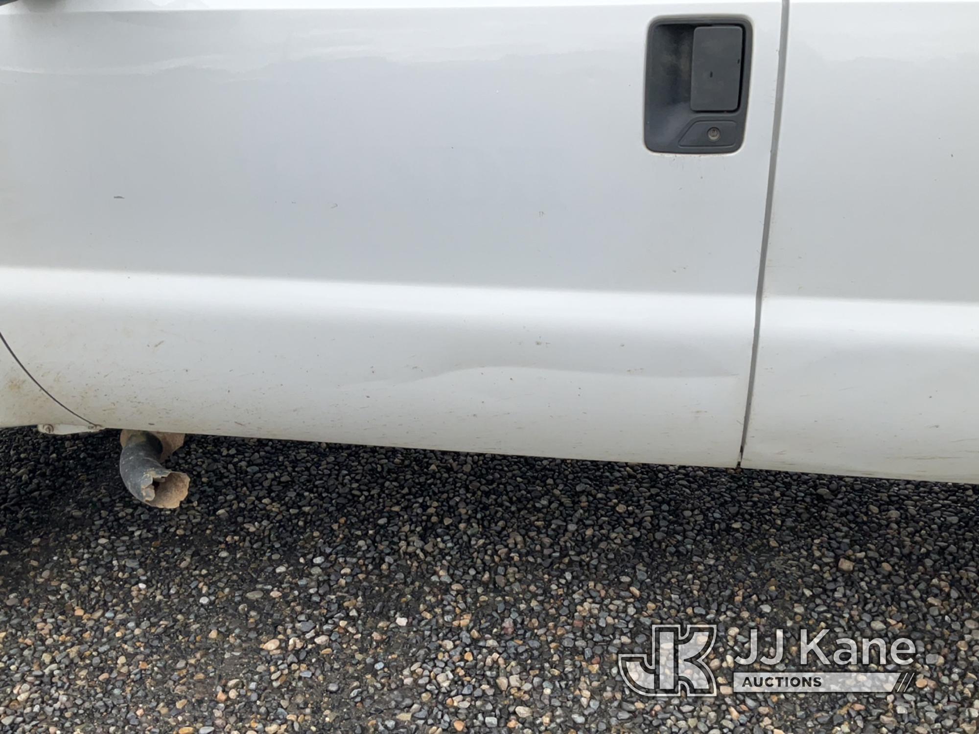 (Portland, OR) 2012 Ford F250 4x4 Extended-Cab Pickup Truck Runs & Moves) (Crack in Dashboard, Runni