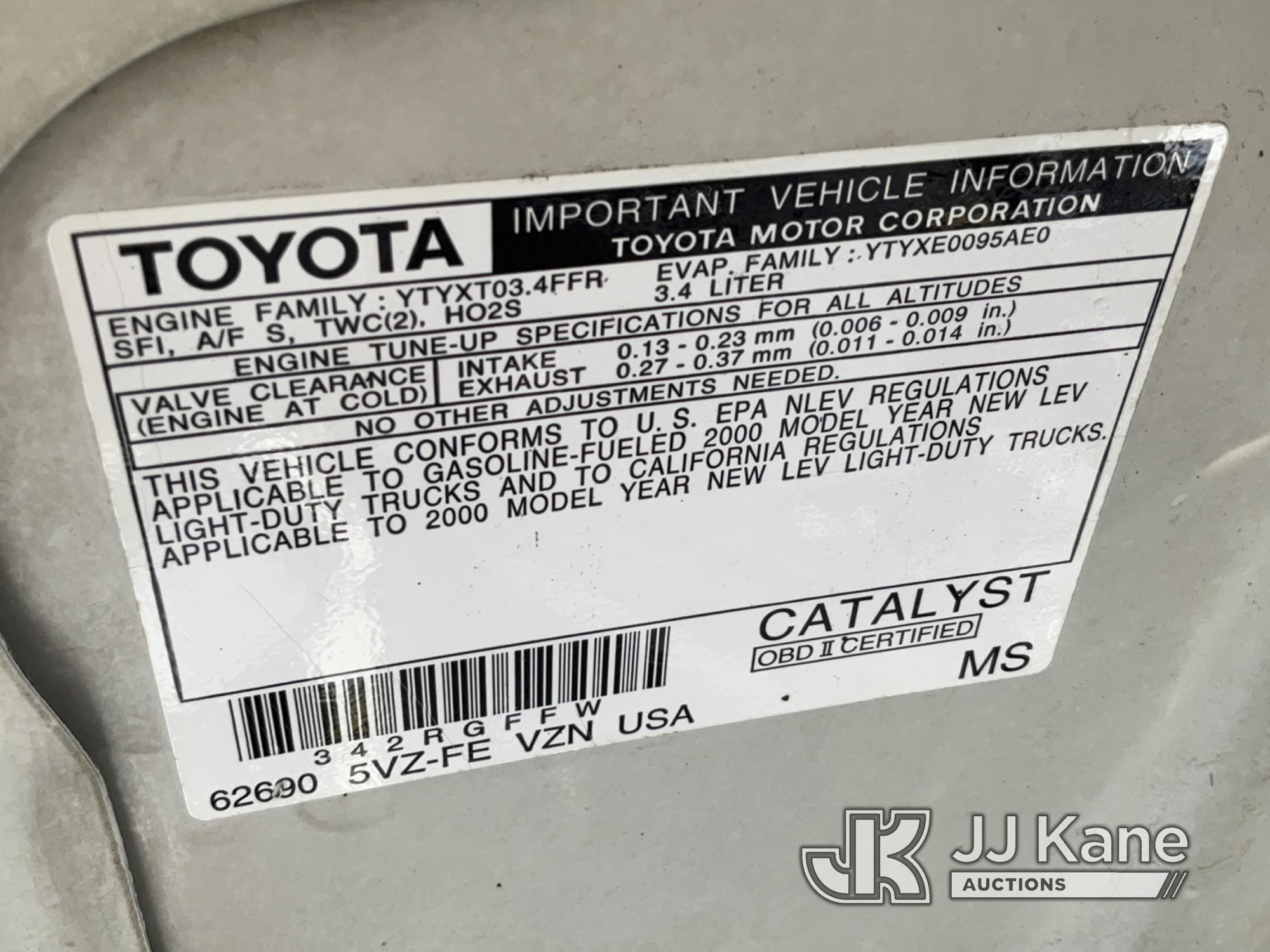 (Salt Lake City, UT) 2000 Toyota Tacoma 4x4 Extended-Cab Pickup Truck Runs & Moves) (Oil Leak, Drive