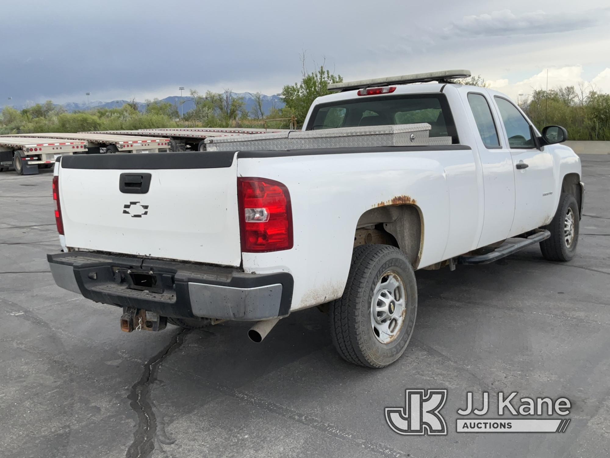 (Salt Lake City, UT) 2011 Chevrolet Silverado 2500HD Extended-Cab Pickup Truck Runs & Moves