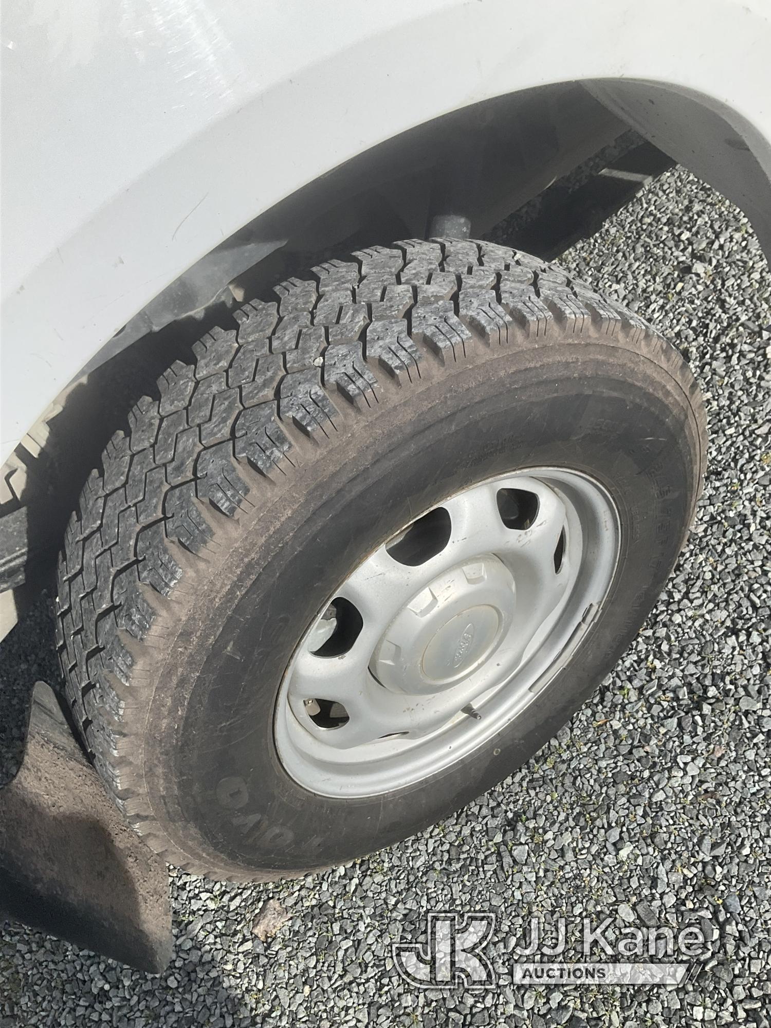 (Eatonville, WA) 2019 Ford F150 Crew-Cab Pickup Truck Runs & Moves) (Tires Are Good,  Severe Body Da