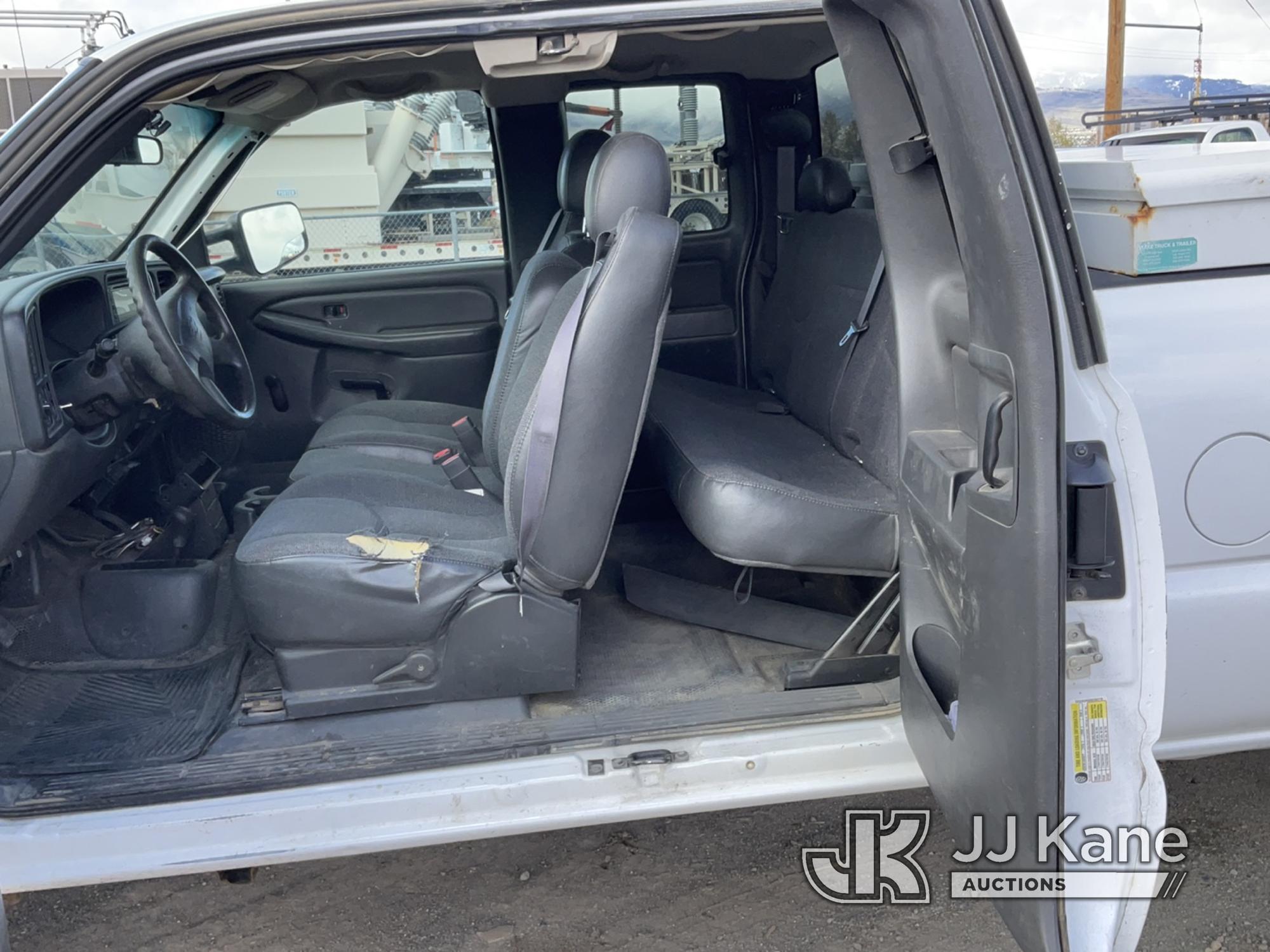 (Reno, NV) 2006 Chevrolet Silverado 2500HD 4x4 Extended-Cab Pickup Truck Runs & Moves