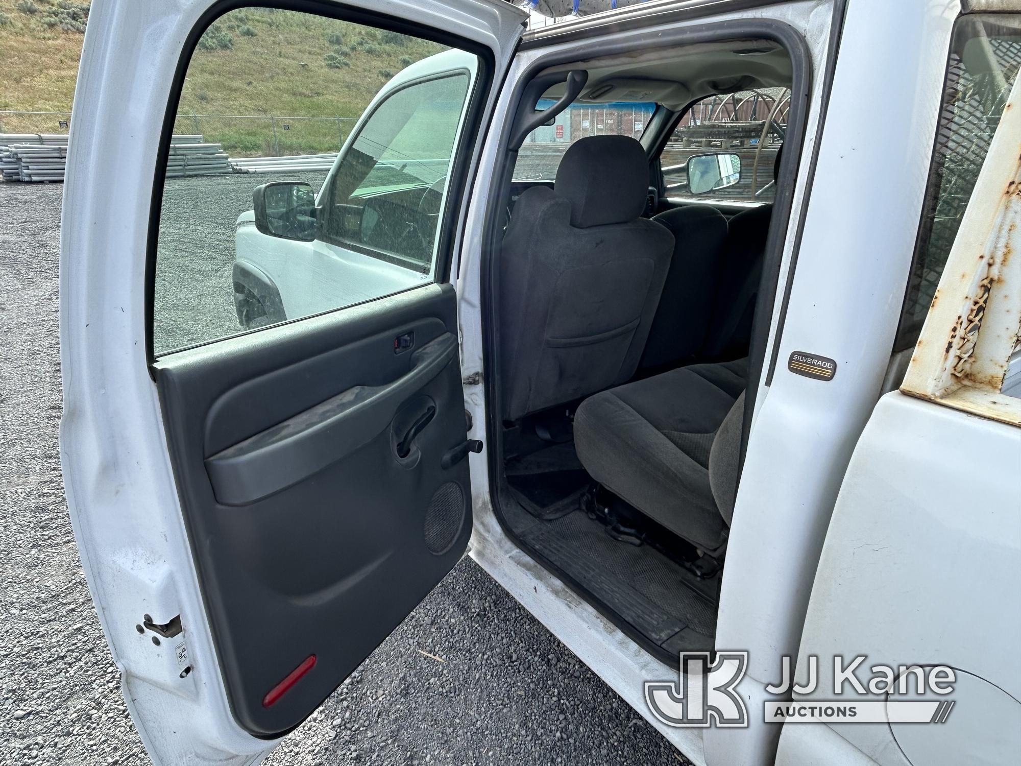 (Ephrata, WA) 2005 Chevrolet Silverado 4x4 Extended-Cab Pickup Truck Runs & Moves, Check Engine Ligh