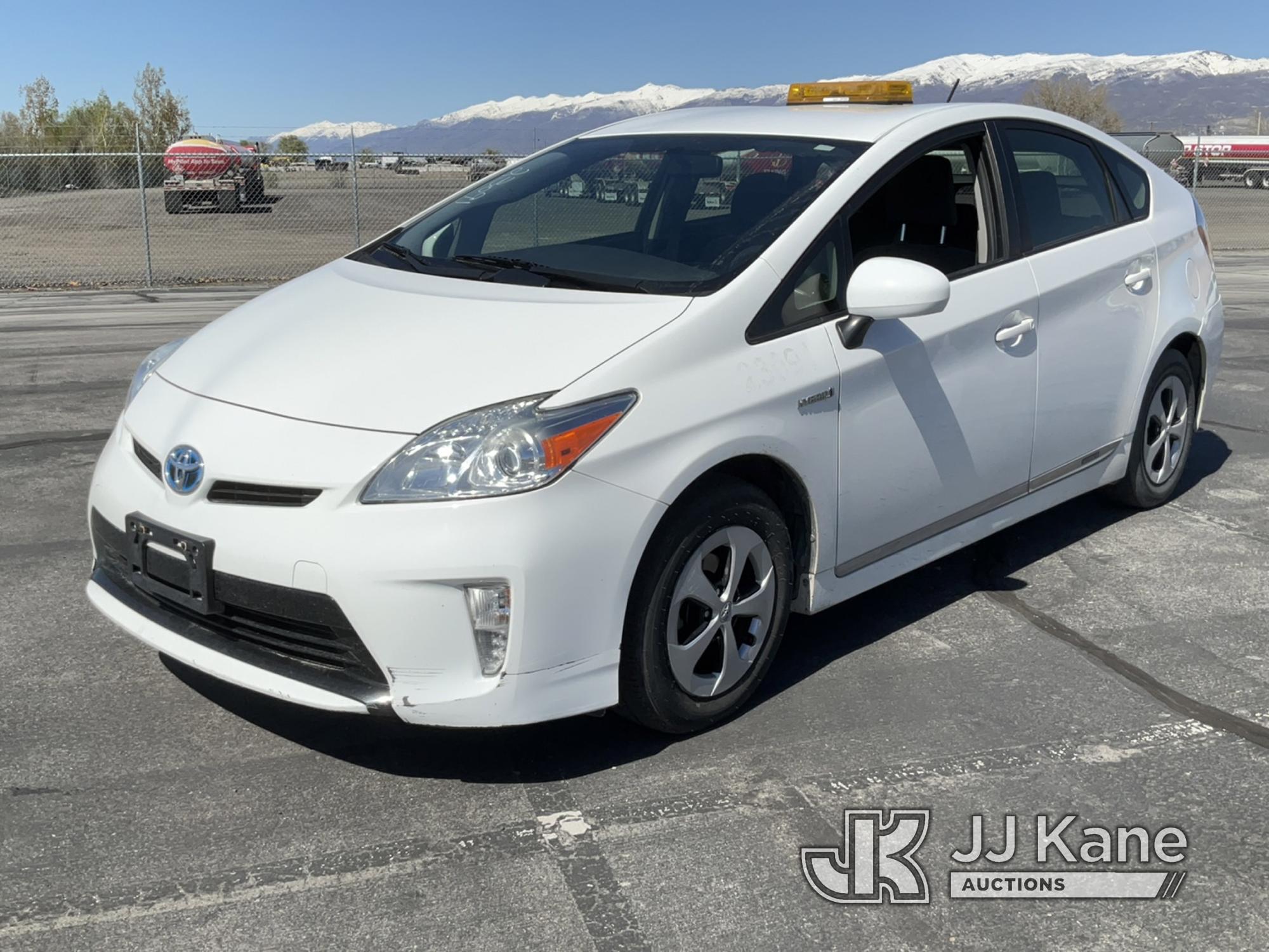 (Salt Lake City, UT) 2015 Toyota Prius 4-Door Hatch Back Runs & Moves