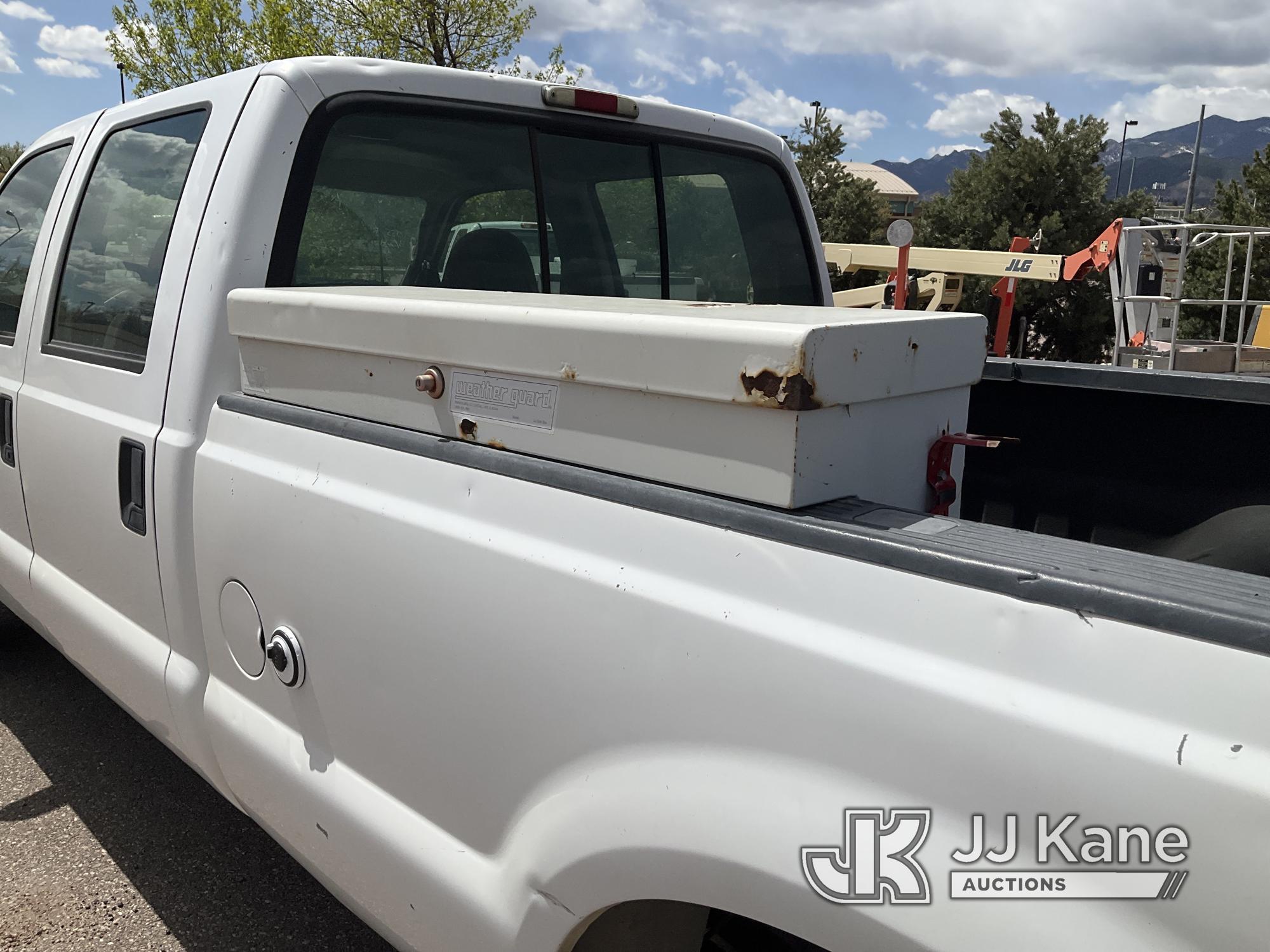 (Castle Rock, CO) 2002 Ford F350 4x4 Crew-Cab Pickup Truck Runs & Moves)( Minor Body/Paint Damage