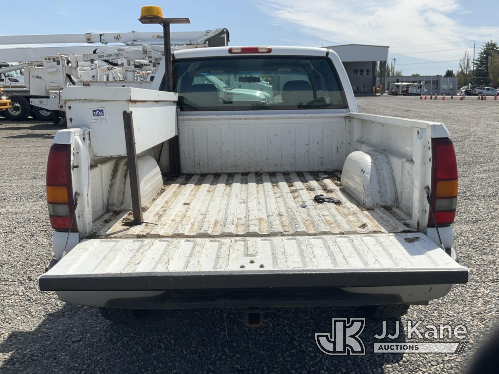 (Portland, OR) 2001 Chevrolet Silverado 1500 4x4 Extended-Cab Pickup Truck Runs & Moves