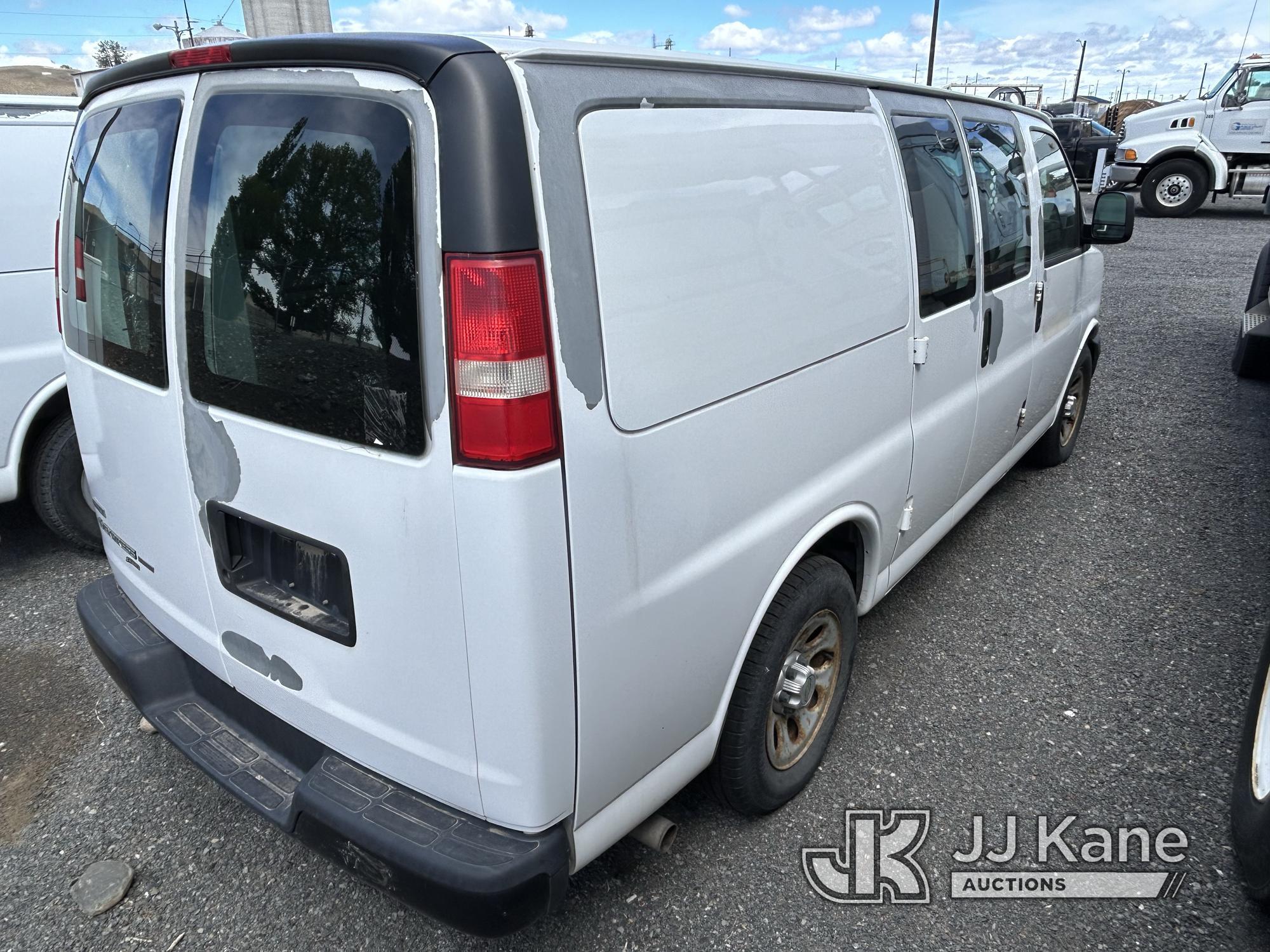 (Ephrata, WA) 2010 Chevrolet Express G2500 AWD Cargo Van Runs & Moves) (Jump to start