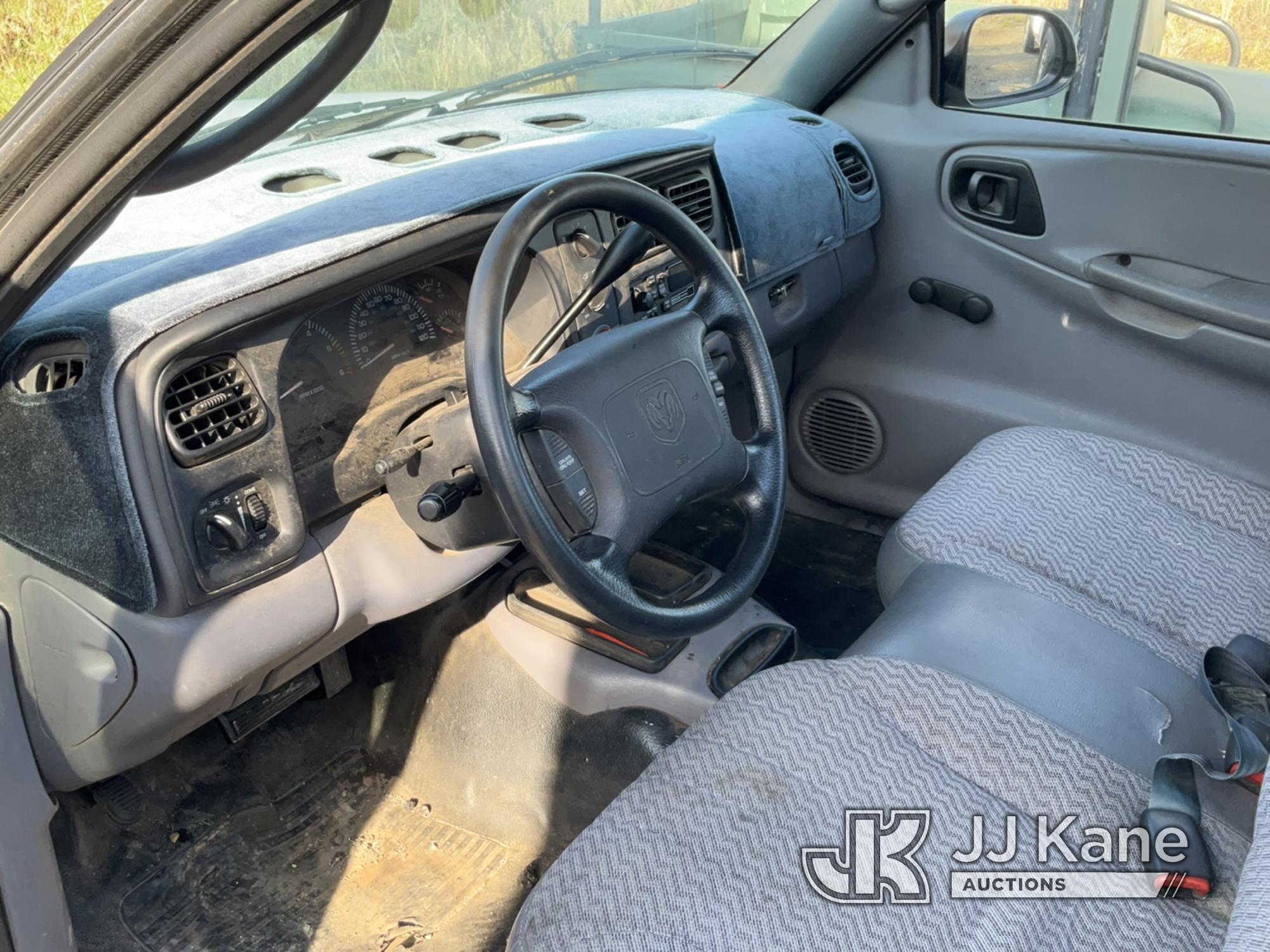 (Anderson, CA) 2000 Dodge Dakota Pickup Truck No Key) (Not Running,Condition Unknown.