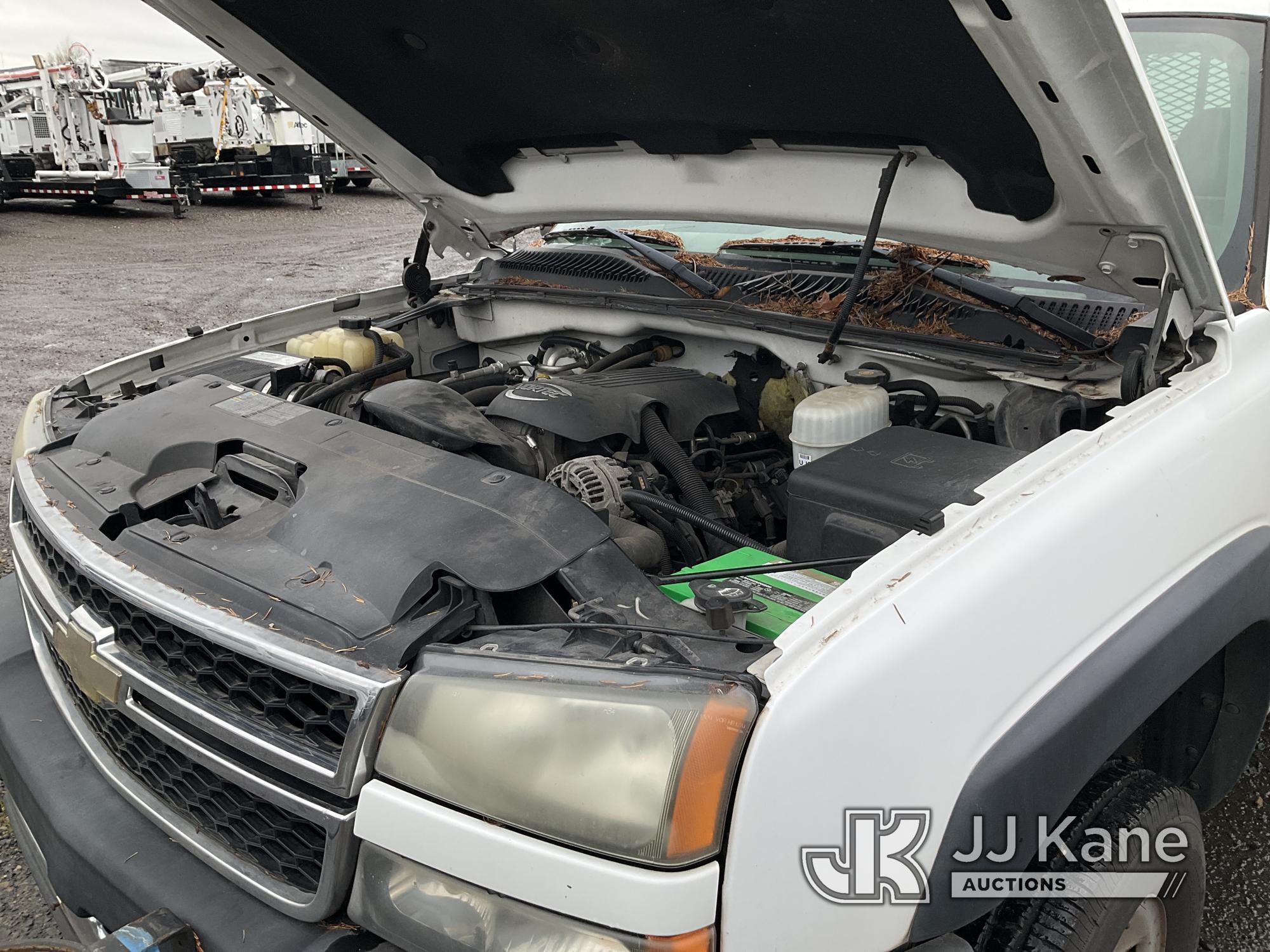 (Portland, OR) 2006 Chevrolet Silverado 2500HD Pickup Truck Runs & Moves) (Paint Damage