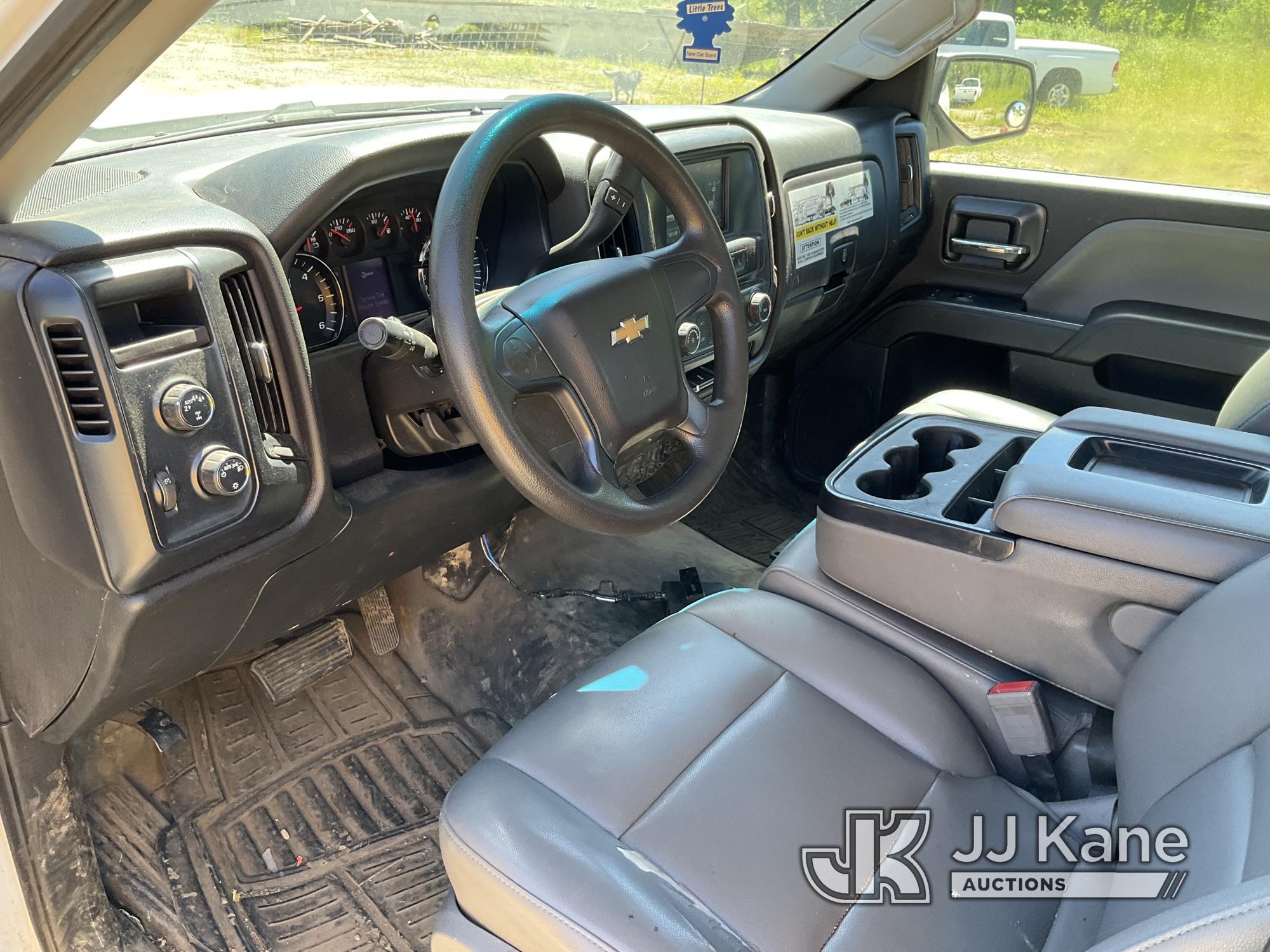 (Anderson, CA) 2018 Chevrolet Silverado 1500 4x4 Extended-Cab Pickup Truck Starts & Moves)(Body Dama