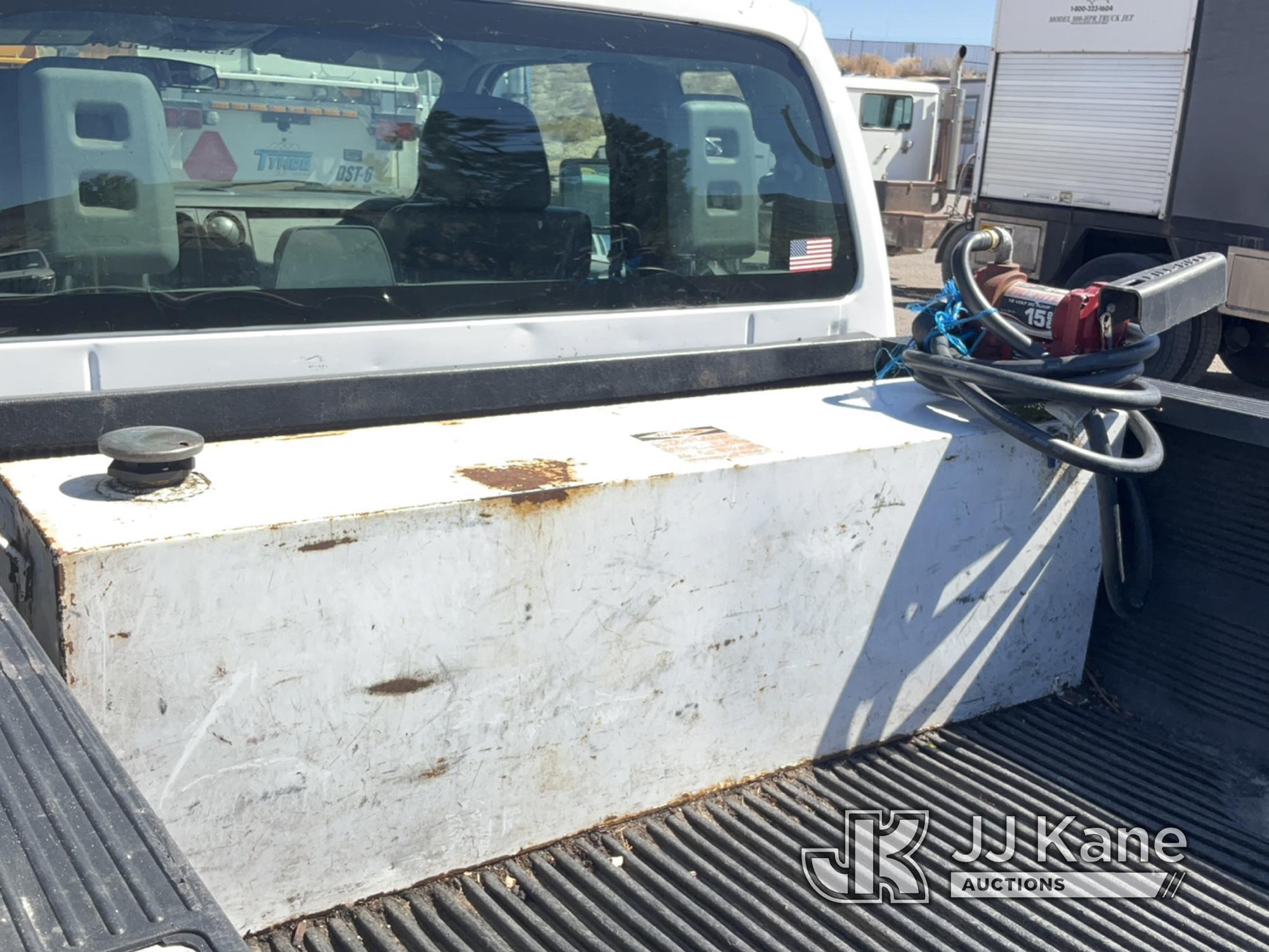 (Tracy-Clark, NV) 2013 Ford F250 4x4 Extended-Cab Pickup Truck Runs & Moves) (Tire Pressure Light On