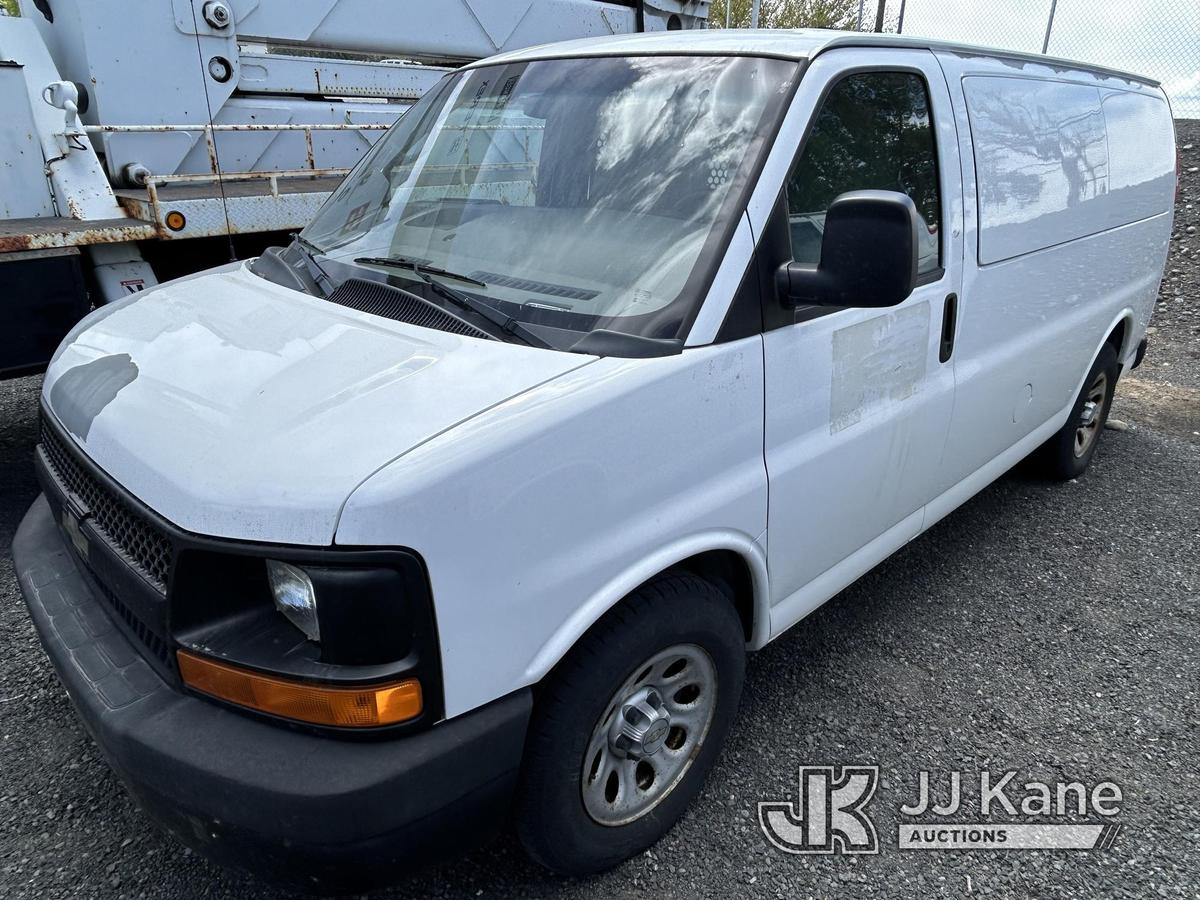 (Ephrata, WA) 2010 Chevrolet Express G2500 AWD Cargo Van Runs & Moves) (Jump to start