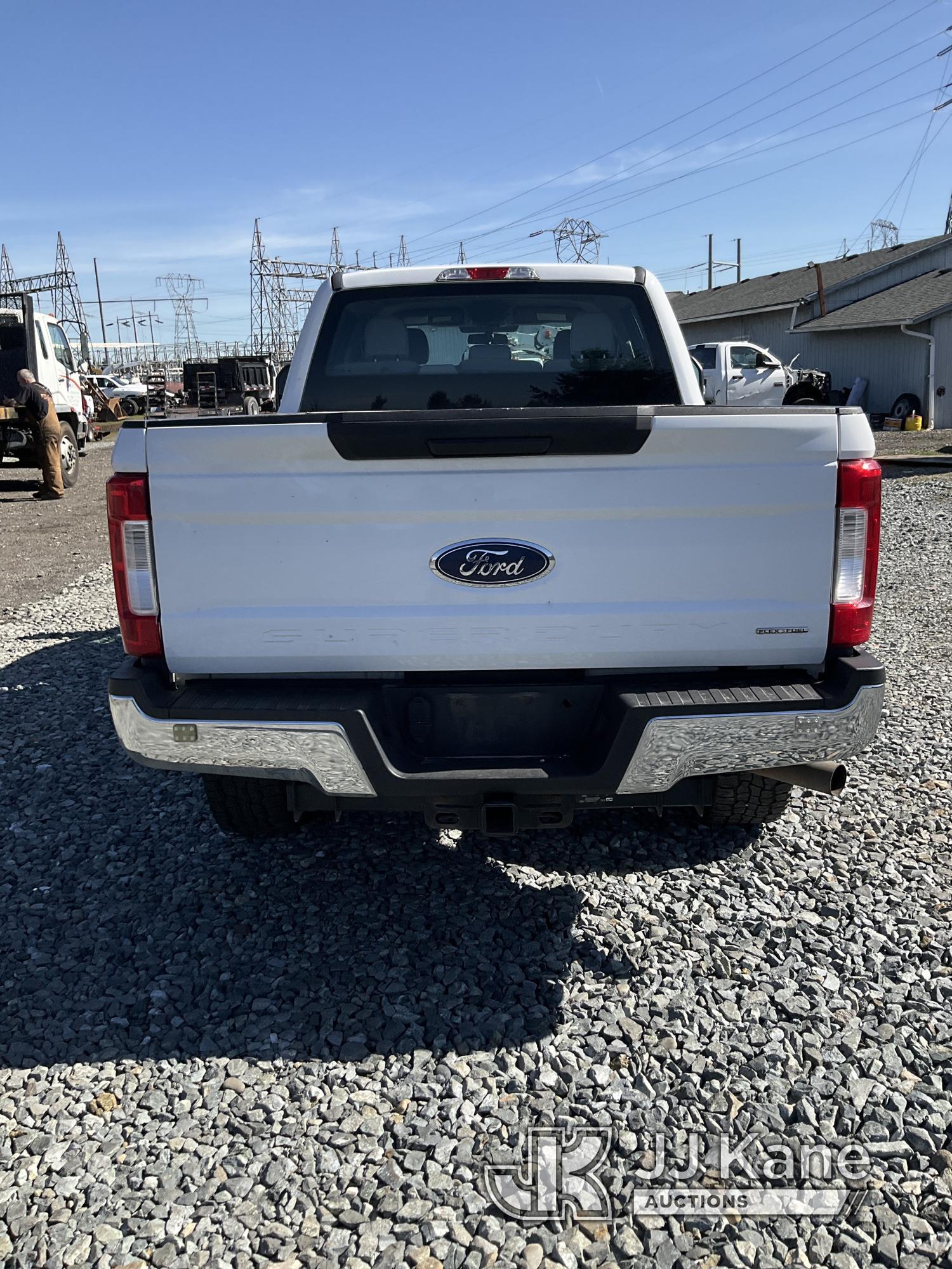 (Tacoma, WA) 2017 Ford F250 4x4 Crew-Cab Pickup Truck Runs & Moves