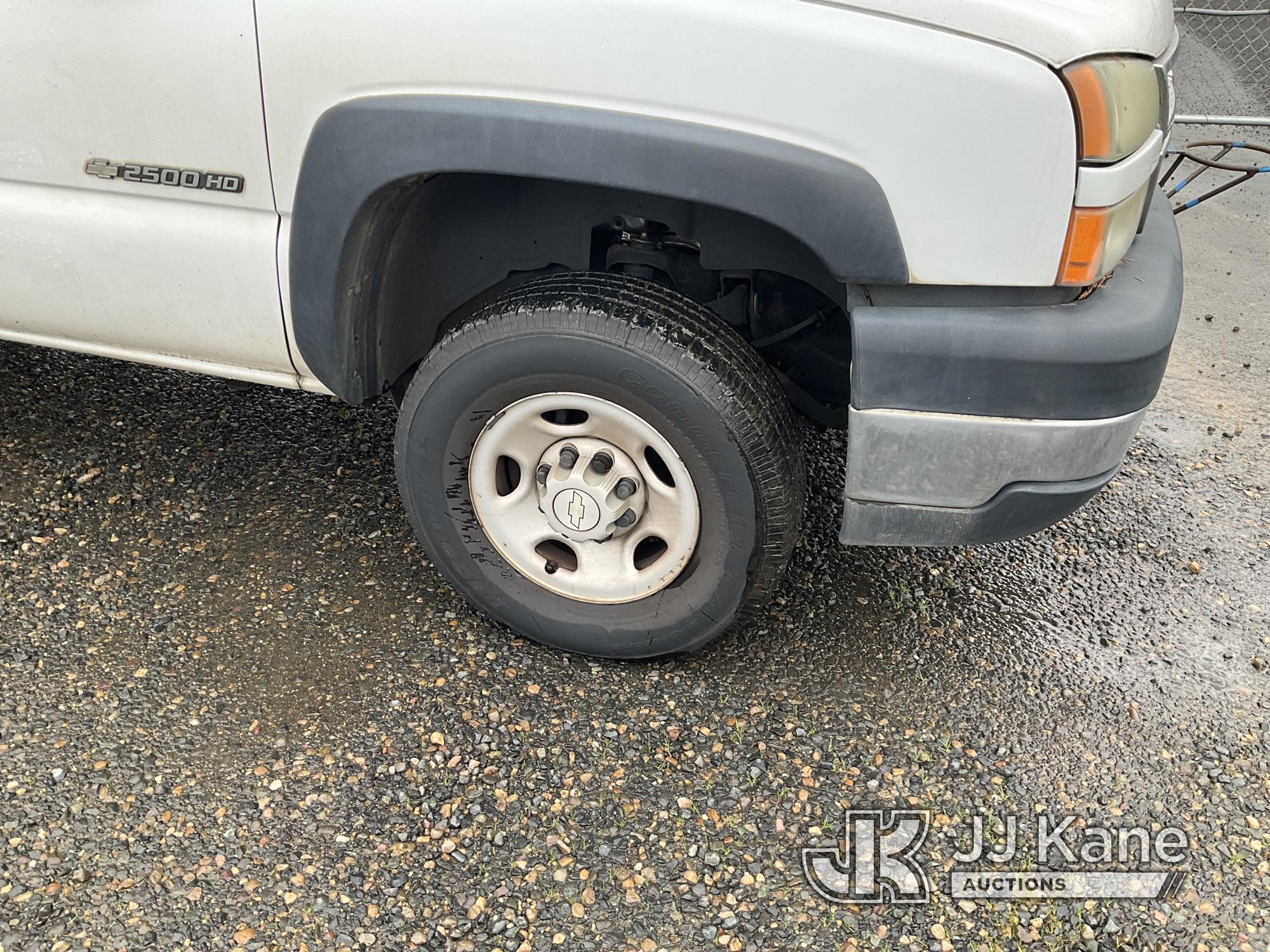 (Portland, OR) 2006 Chevrolet Silverado 2500HD Pickup Truck Runs & Moves) (Paint Damage