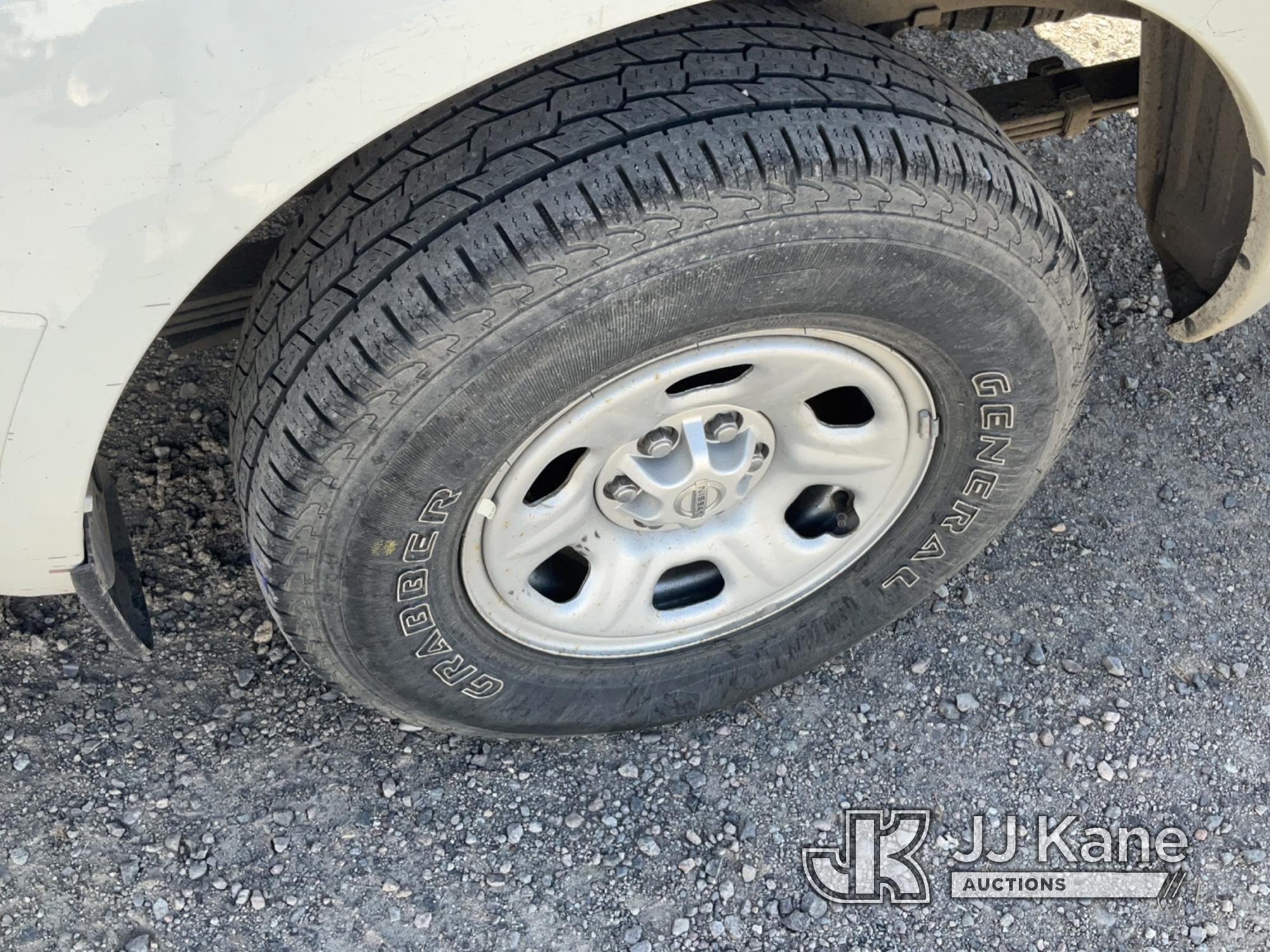 (McCarran, NV) 2015 Nissan Frontier Extended-Cab Pickup Truck Runs & Moves) (Tire Pressure Light On