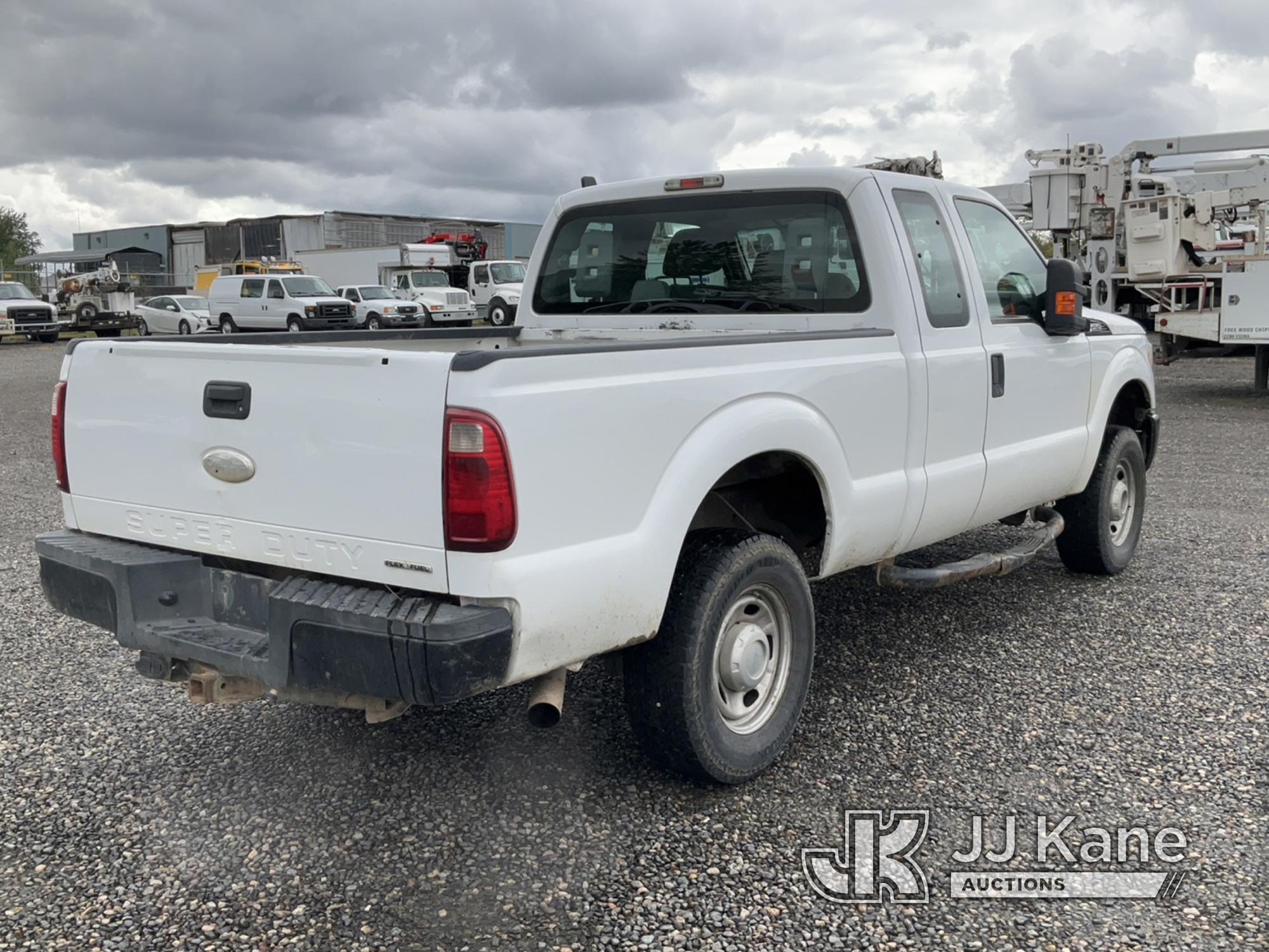 (Portland, OR) 2012 Ford F250 4x4 Extended-Cab Pickup Truck Runs & Moves) (Crack in Dashboard, Runni