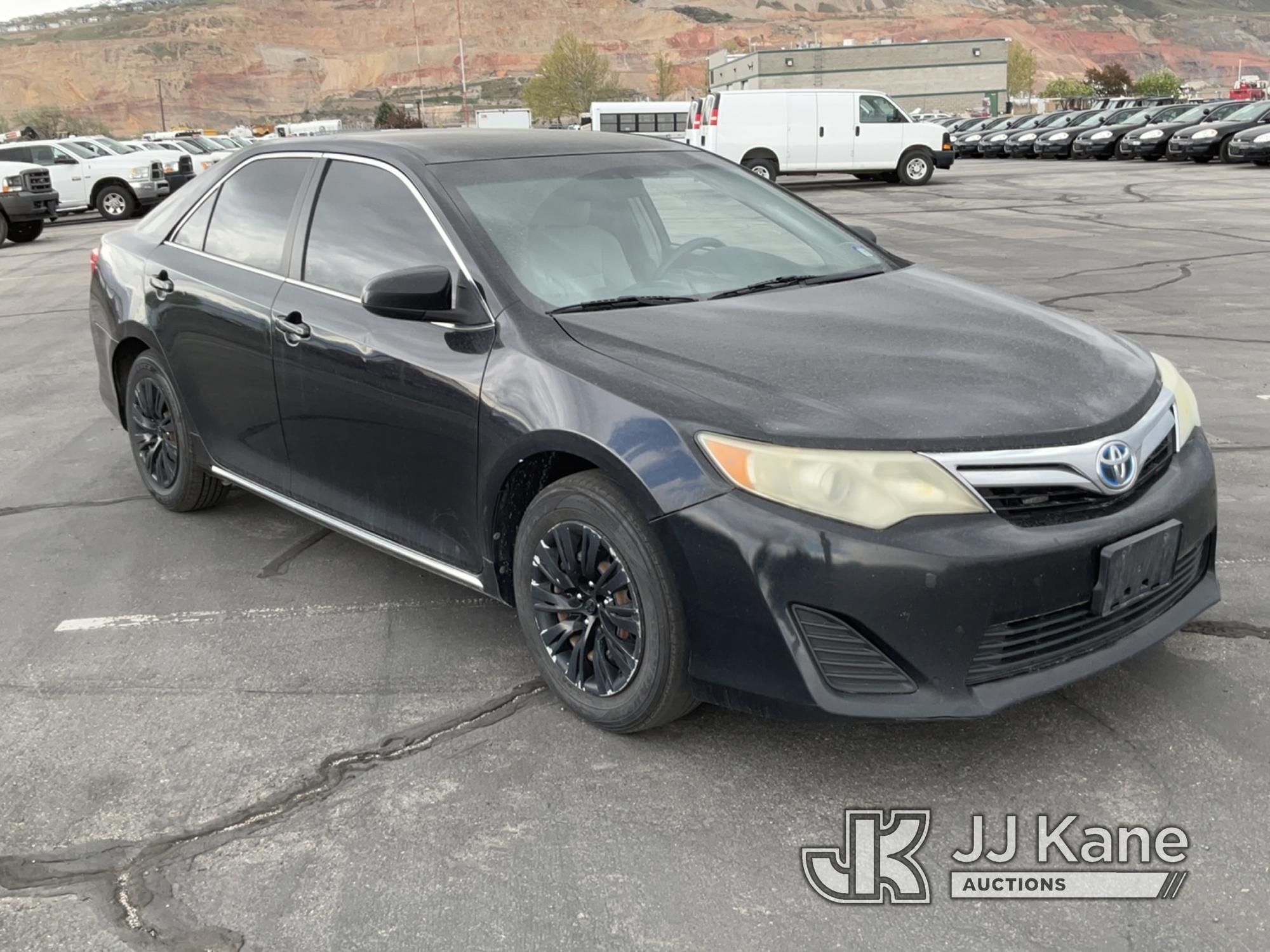 (Salt Lake City, UT) 2012 Toyota Camry Hybrid 4-Door Sedan Runs & Moves