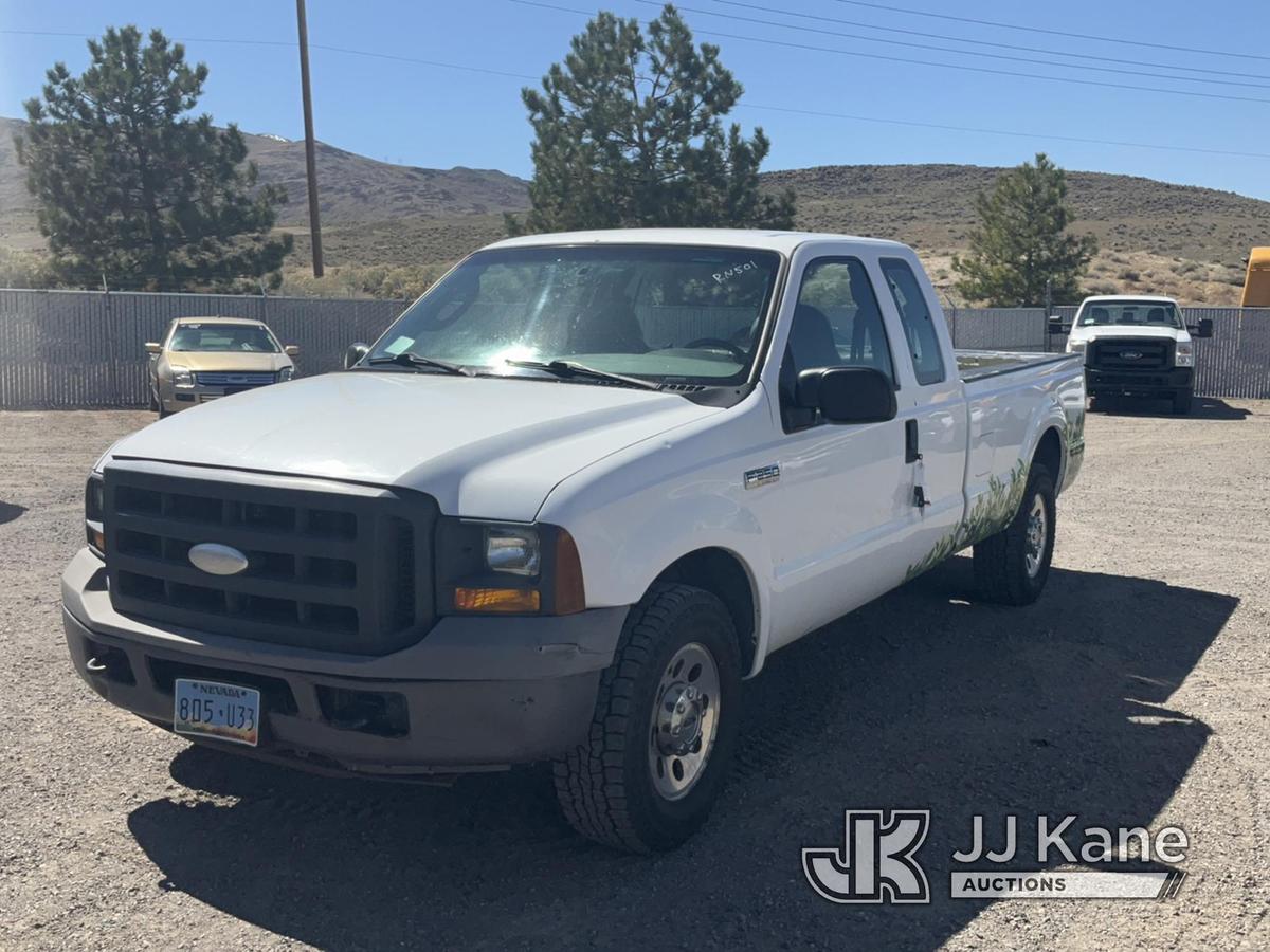 (Tracy-Clark, NV) 2005 Ford F250 Extended-Cab Pickup Truck Runs & Moves) (Minor Body Damage, Cracked