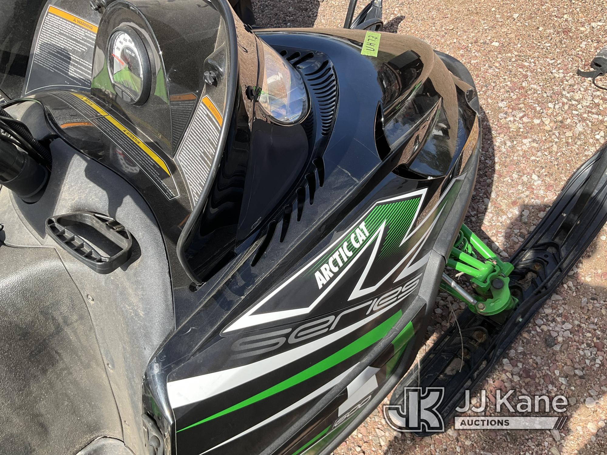 (Castle Rock, CO) 2011 Arctic Cat Snowmobile Not Running, Condition Unknown, Fuel Leak) (Seller Stat