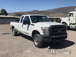 (Tracy-Clark, NV) 2013 Ford F250 4x4 Extended-Cab Pickup Truck Runs & Moves) (Tire Pressure Light On