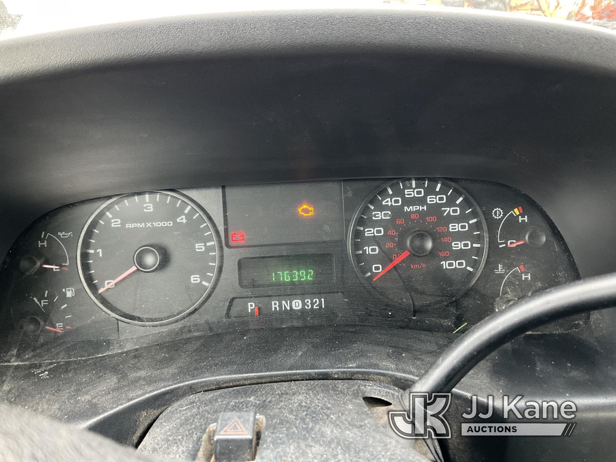 (Tacoma, WA) 2006 Ford F250 4x4 Extended-Cab Pickup Truck Not Running, Condition Unknown, Check Engi